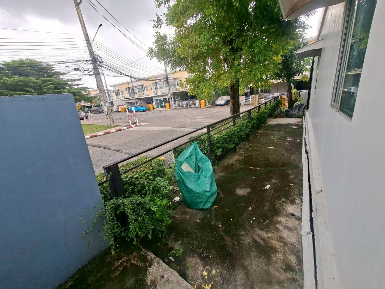 ให้เช่าทาวน์เฮ้าส์ 2 ชั้น The connect 12a กิ่งแก้ว 37 พร้อมอยู่ (N.1916)