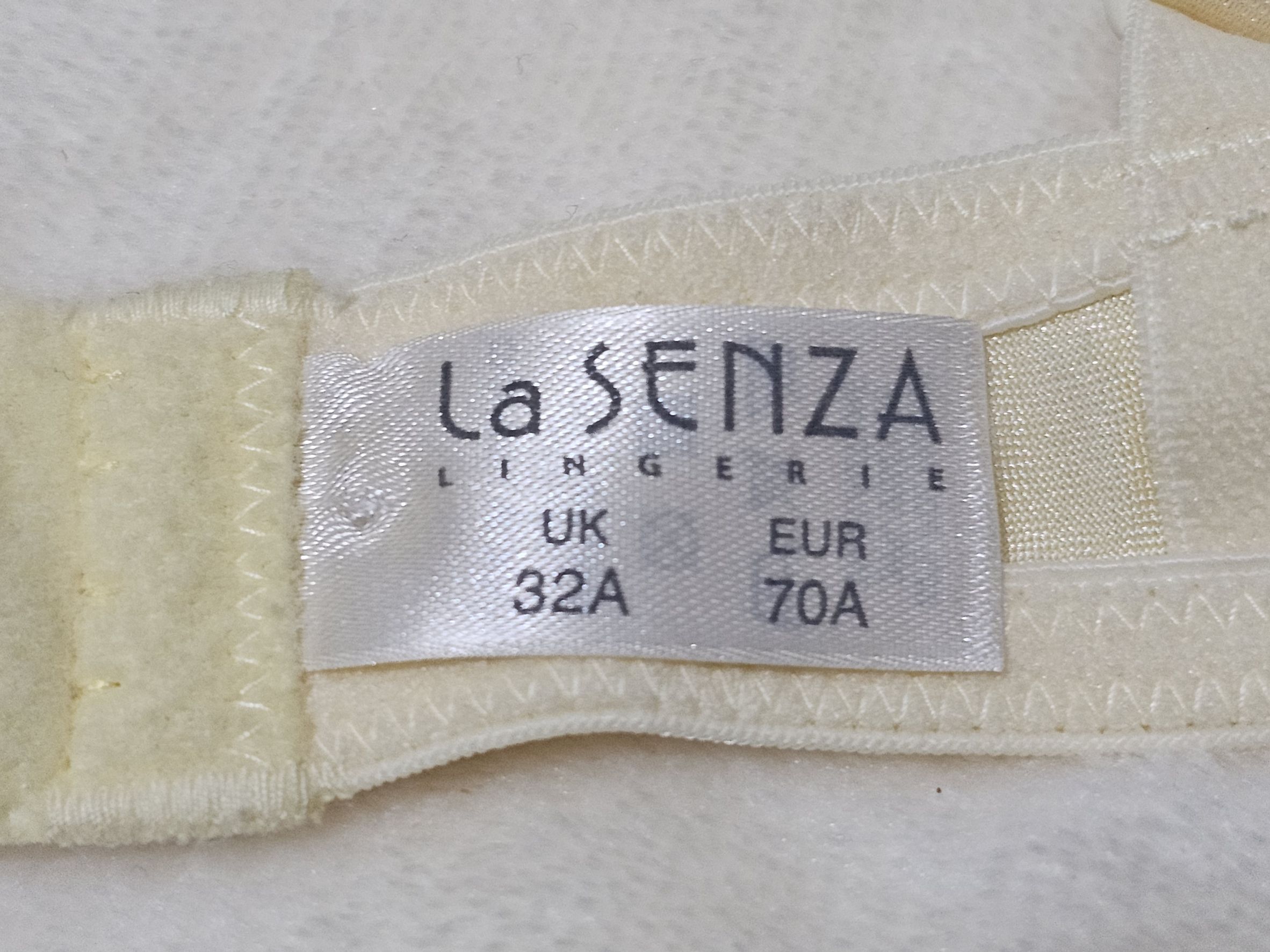 ของใหม่! ป้ายห้อย! ของแท้ 100%!! ชุดชั้นใน La Senza ขนาด UK32A/EUR70A สีเหลือง