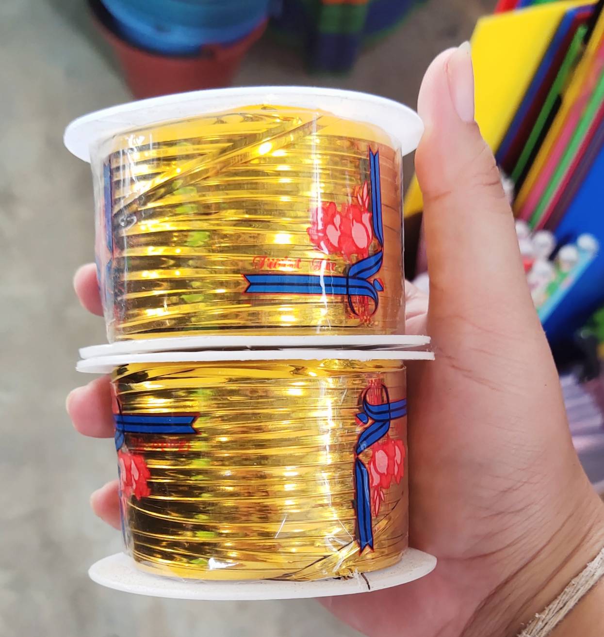 ลวดสี ลวดสีมัดปากถุง 1 ม้วน 100 หลา ( มีเเต่สีทอง )