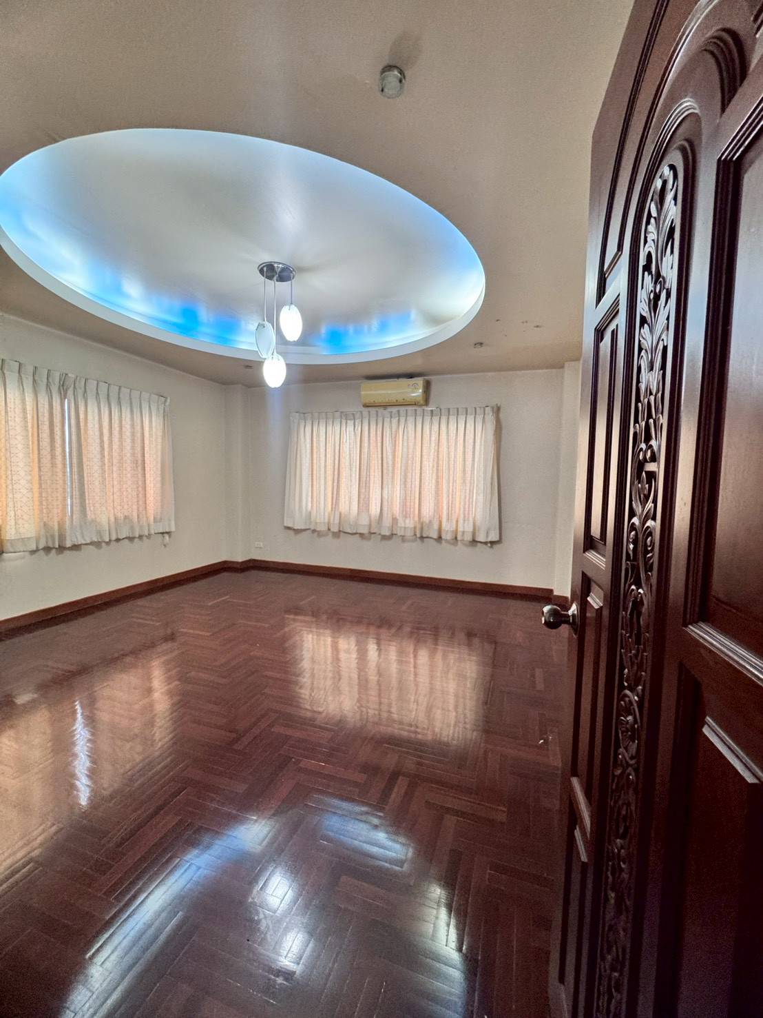 ให้เช่าอาคารพาณิชย์หลังมุม 2 คูหา 4 ชั้น ถนนอุดมสุข ทำเลดี (N.1865)