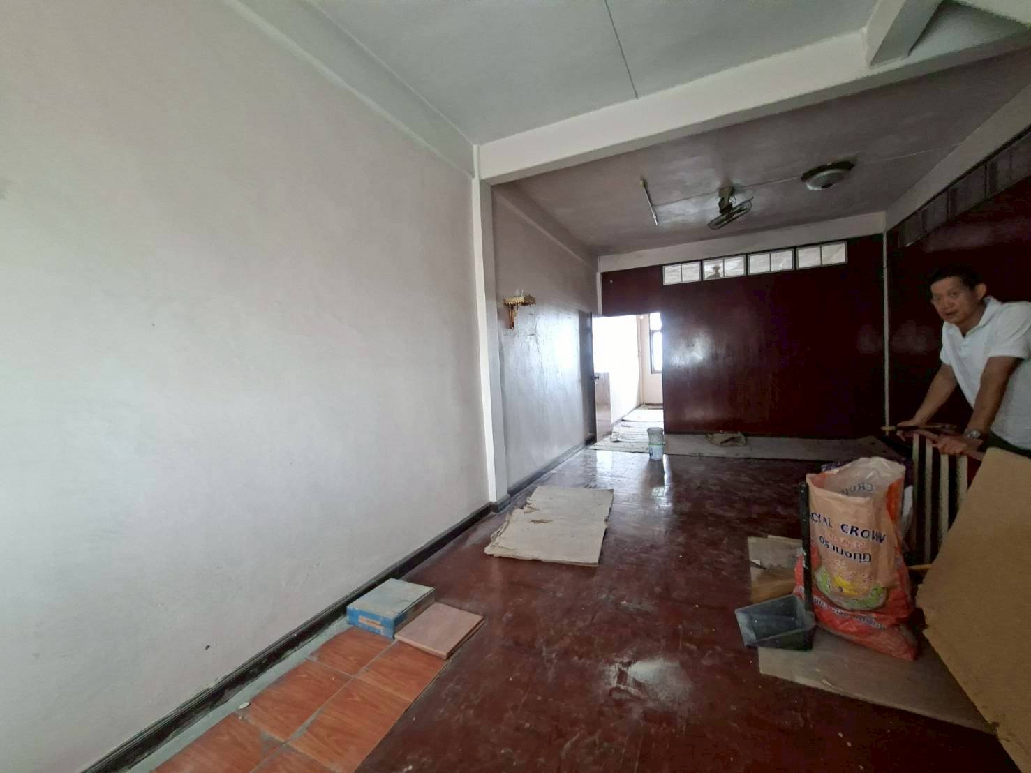 ให้เช่าอาคารพาณิชย์ 1 ห้องข้างล่าง + 2 คูหา ข้างบน 4 ชั้น ติดถนนเฉลิมพระเกียรติ (N.1857)