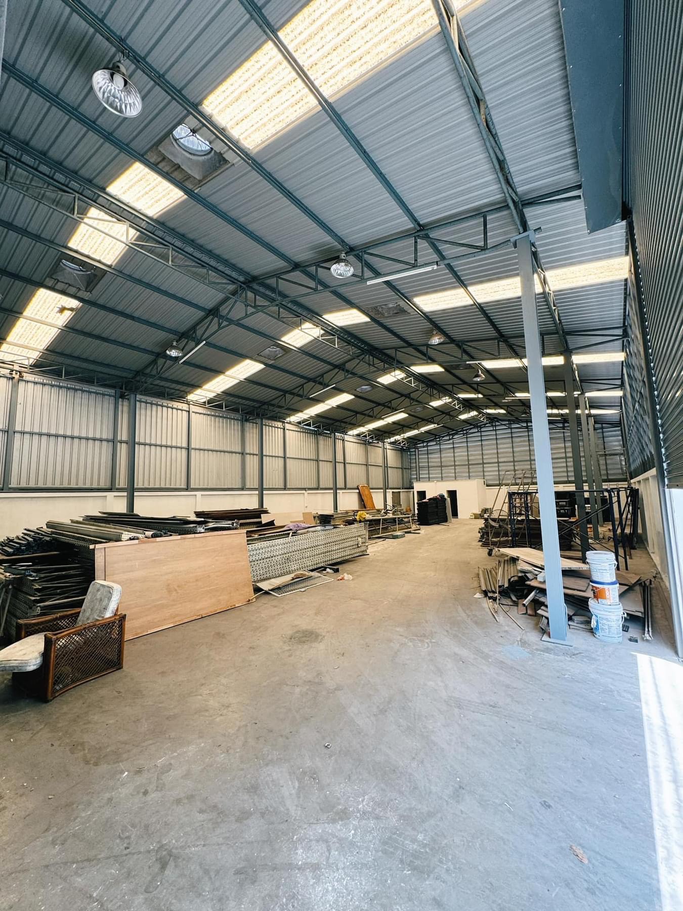 ให้เช่าโกดังบนถนนรัชดา ใกล้MRTรัชดาเพียง 450 เมตร(ซอยรุ่งเรือง) N.1340