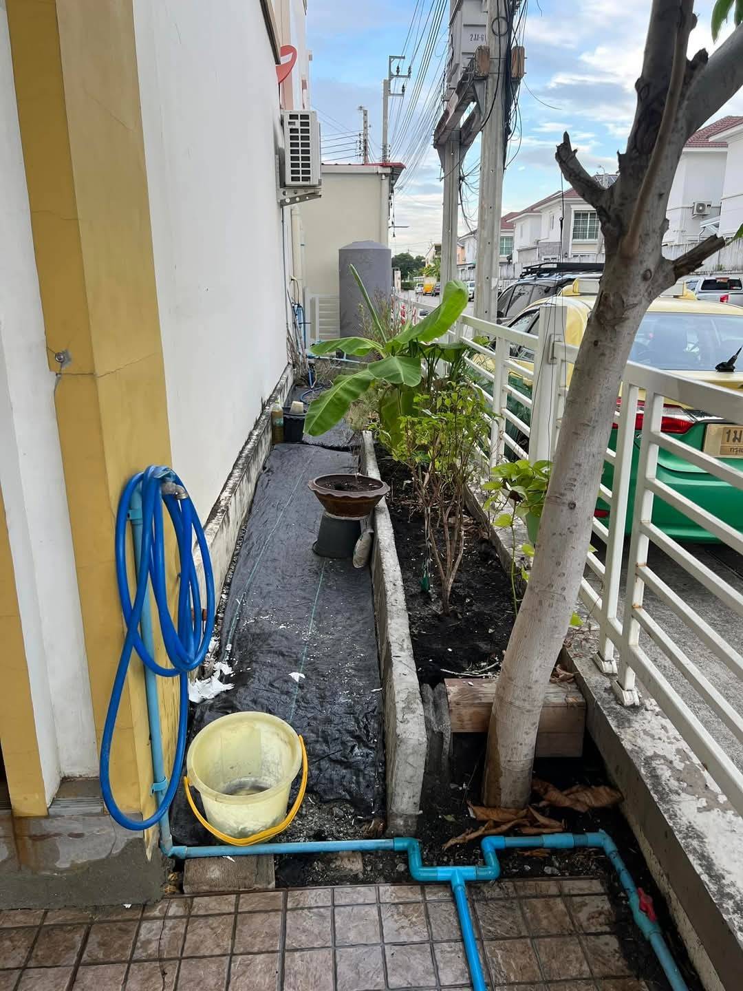 ขายทาวน์เฮ้าส์ หมู่บ้าน โกลเด้น ทาวน์ บางนา-กิ่งแก้ว บ้านหลังมุม ขายพร้อมผู้เช่า (N.1574)