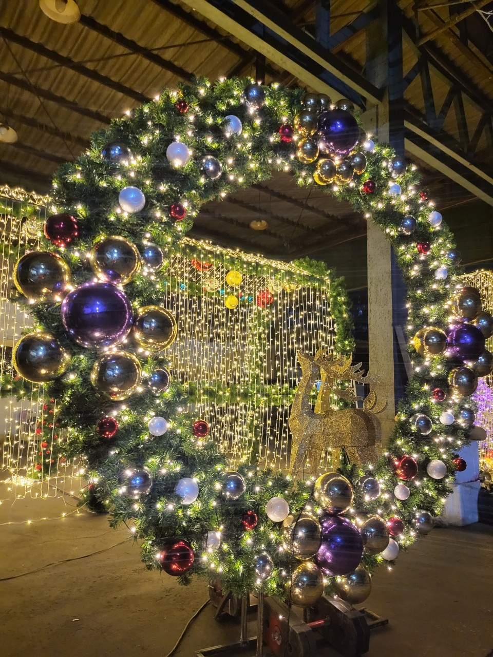 ให้เช่าซุ้มอุโมงค์ไฟประดับ "งานเลี้ยงคริสต์มาส"