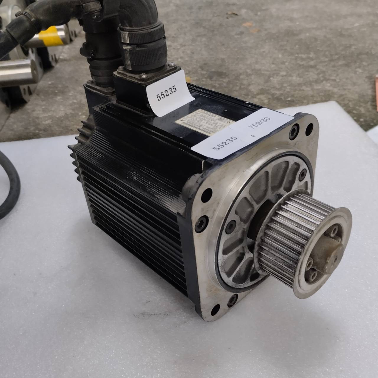 SGMGH-13A2A21 SERVO MOTOR "YASKAWA"