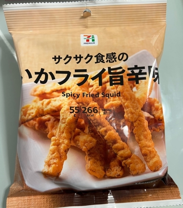 7-11 spicy fried squid ขนมกรอบๆเค็มๆ รสปลาหมึก セブンプレミアム サクサク食感の いかフライ旨辛味 袋 55g