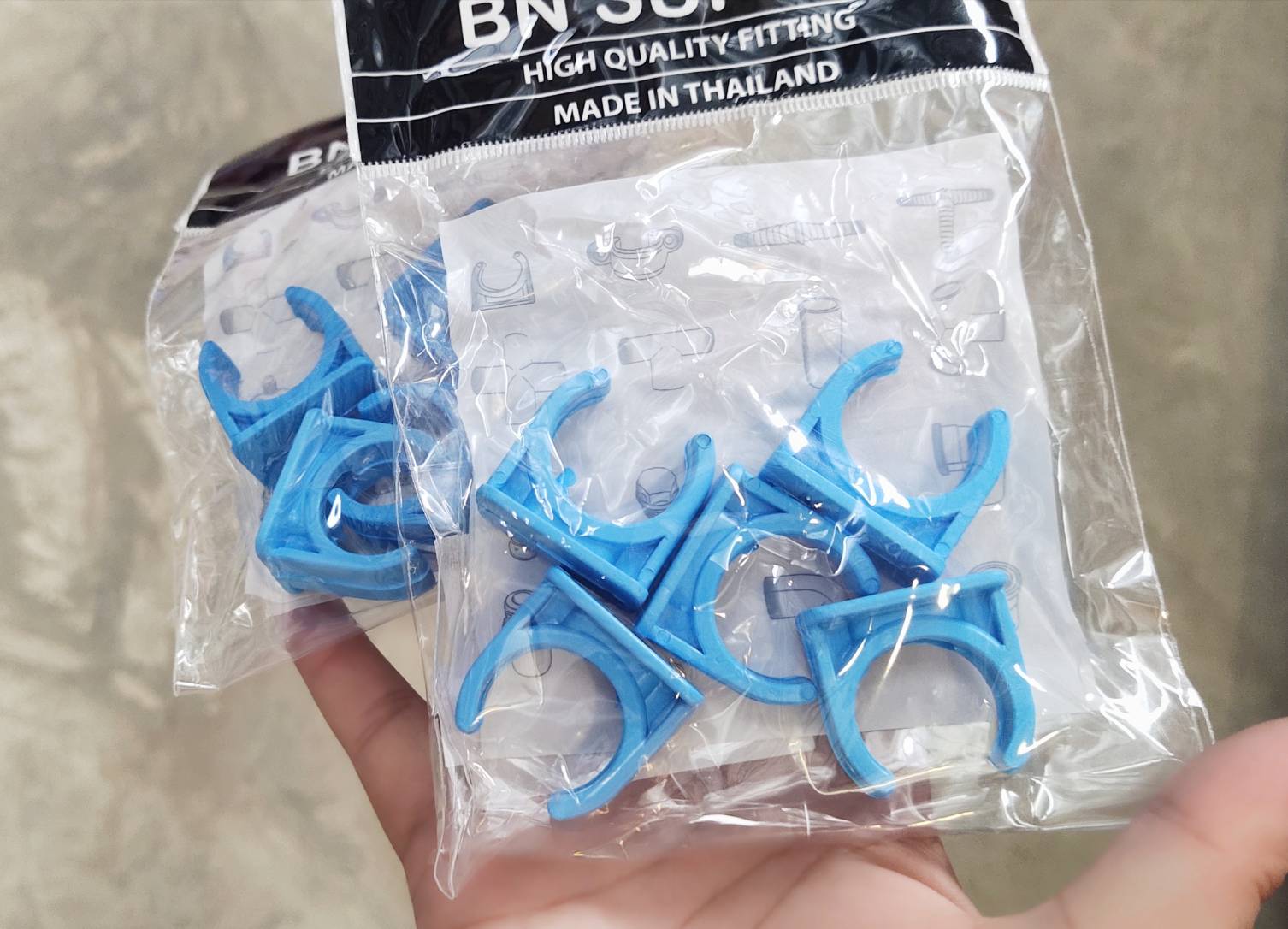 กิ๊บจับท่อ กิ๊บล็อคท่อ แบบก้ามปู PVC 1/2 นิ้ว 1 แพ็ค 5 ตัว