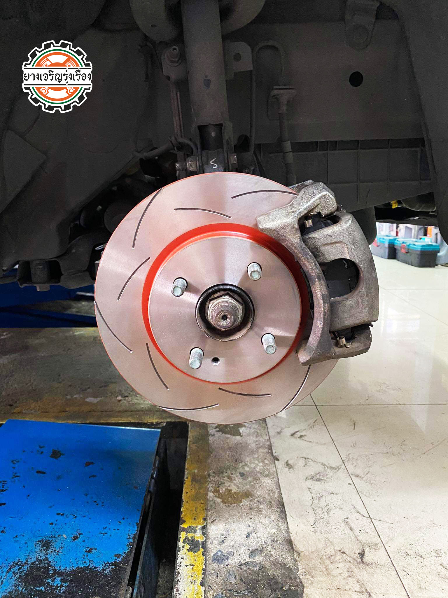 MAZDA 2 อัพเกรดจานเบรก + ผ้าเบรกอย่างดี เลือกจานเบรกอัพเกรดเซาะร่อง TRW รุ่น XPS ✅พร้อมบริการติดตั้งset up ครบ จบ ที่เดียว🚗🚕🚙🚐🛻🚚 โทร : 08-6544-5963 บุ๊ก และทีมงาน ยินดีต้อนรับครับ 𝙊𝙪𝙧 𝙎𝙚𝙧𝙫𝙞𝙘𝙚 บริการทางร้าน เรารับทำอะไรบ้าง 🔧 ติดตั้งยางแบบไร้รอย 100% 🔧 บริการสลับยาง ตามอายุ 🔧 มียางรถยนต์ทุกยี่ห้อให้เลือกซื้อ 🔧 เช็คช่วงล่าง แก้ปัญหาให้ตรงจุด 🔧 บริการล้างลิ้นปีกผีเสื้อ 🔧 บริการเช็คระยะรถยนต์ 🔧 เปลี่ยนถ่ายของเหลวทั้งระบบ 🔧 ตั้งศูนย์ด้วยเครื่อง HUNTER นำเข้าจาก USA สอบถามข้อมูลเพิ่มเติม หรือนัดหมายเข้ารับบริการ Tel : 08-6569-1915 Tel : 08-6544-5963 Line id : @88rw Tiktok : https://www.tiktok.com/@88rwycrr Youtube : https://youtube.com/@88rw Facebook : https://www.facebook.com/amsfixservice Location : https://goo.gl/maps/HrNUAZXPN94KvxZ98?coh=178573&entry=tt #รถยนต์มีปัญหาไม่รู้ต้องแก้ตรงไหน ทางเรายินดี ตรวจหาปัญหาและหาวิธีแก้ บอกลูกค้าก่อนลงมือทำเสมอราคาเป็นธรรมไม่เอาเปรียบ สบายใจคุณลูกค้า ---------------------------------- ดูแลให้คำปรึกษาทุกปัญหาคาใจ ไม่ทิ้งลูกค้า มีบริการหลังการขาย 【ให้ผู้เชี่ยวชาญของเรา ดูแลรถคุณ】 ร้านยางเจริญรุ่งเรือง ยินดีต้อนรับครับ ---------------------------------- #จานเบรก #XPS #TRW