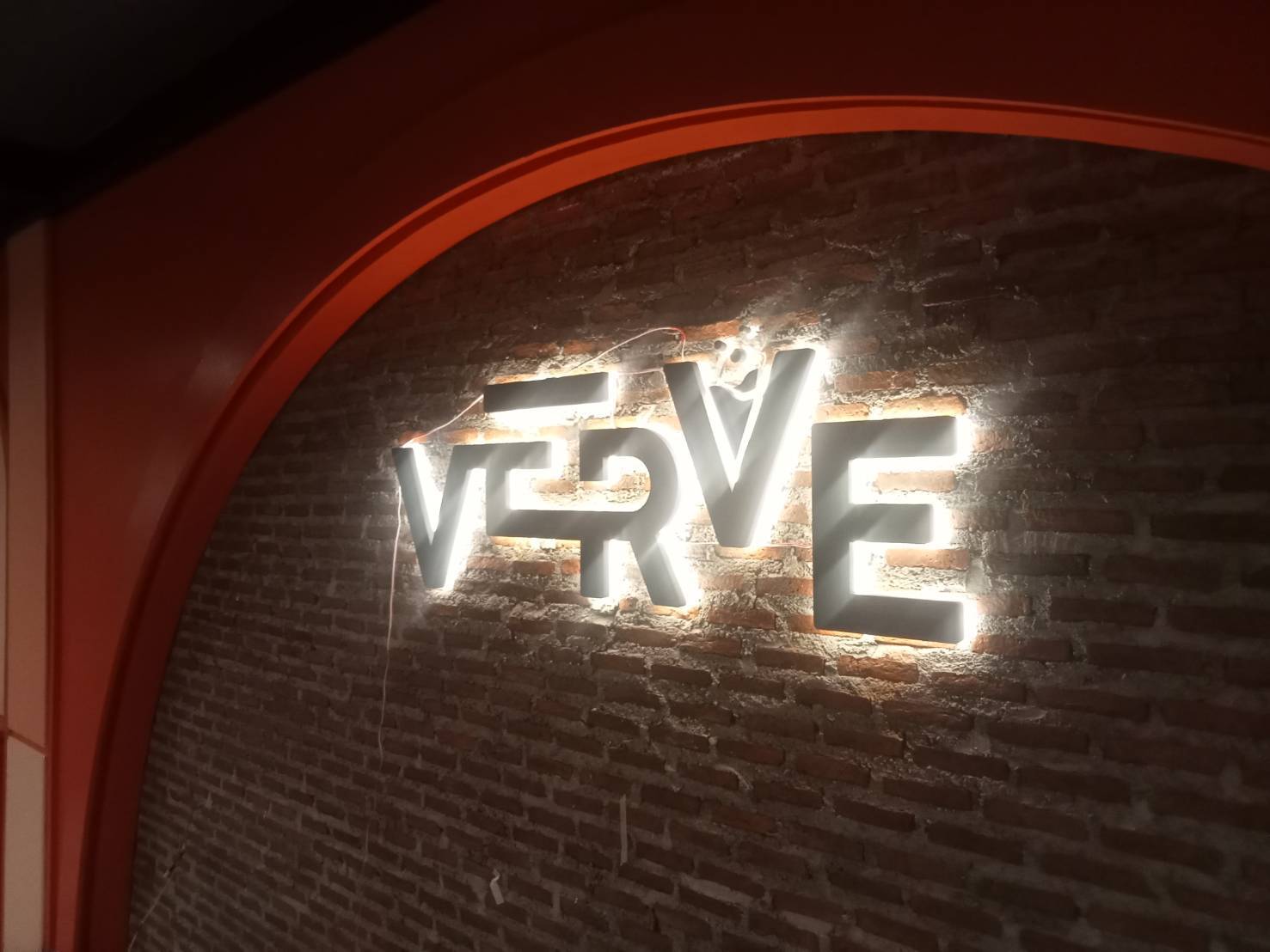 #ป้ายอักษรไฟออกหลัง #ป้ายอักษรซิงค์ทำสีไฟออกหลัง