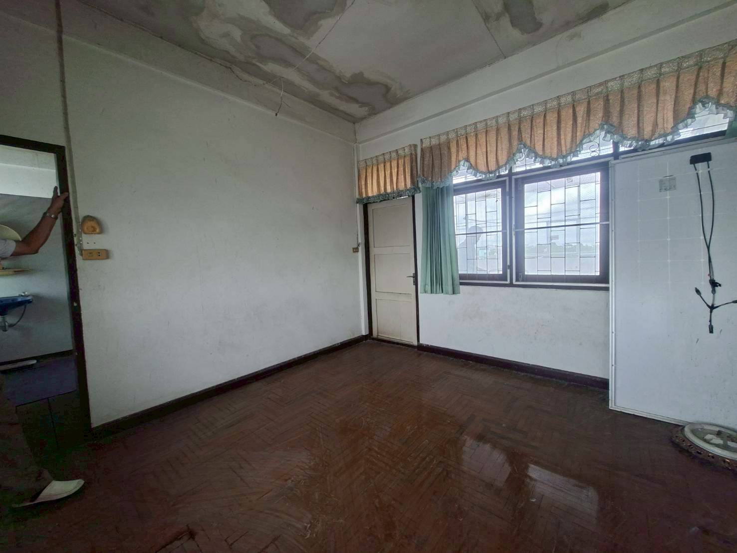 ให้เช่าอาคารพาณิชย์ 2 คูหา ติดถนนเฉลิมพระเกียรติ ใกล้ซีคอนสแควร์ ศรีนครินทร์ (N.1858)