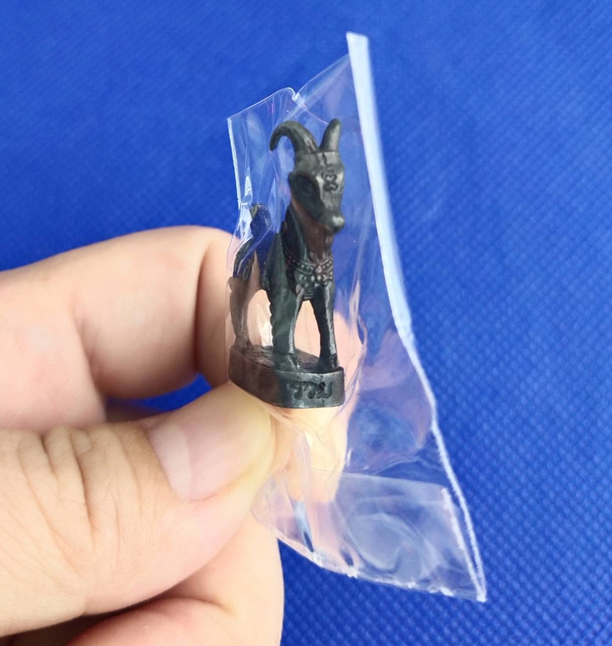 เครื่องรางแพะมหามงคล ❇เนื้อเหล็กน้ำพี้ เลข2 (ฝังตะกรุดทองคำ 1ดอก) ❇สร้าง49 ตัว [หลวงพ่อรักษ์ อนาลโย วัดสุทธาวาส วิปัสสนา จ.พระนครศรีอยุธยา]