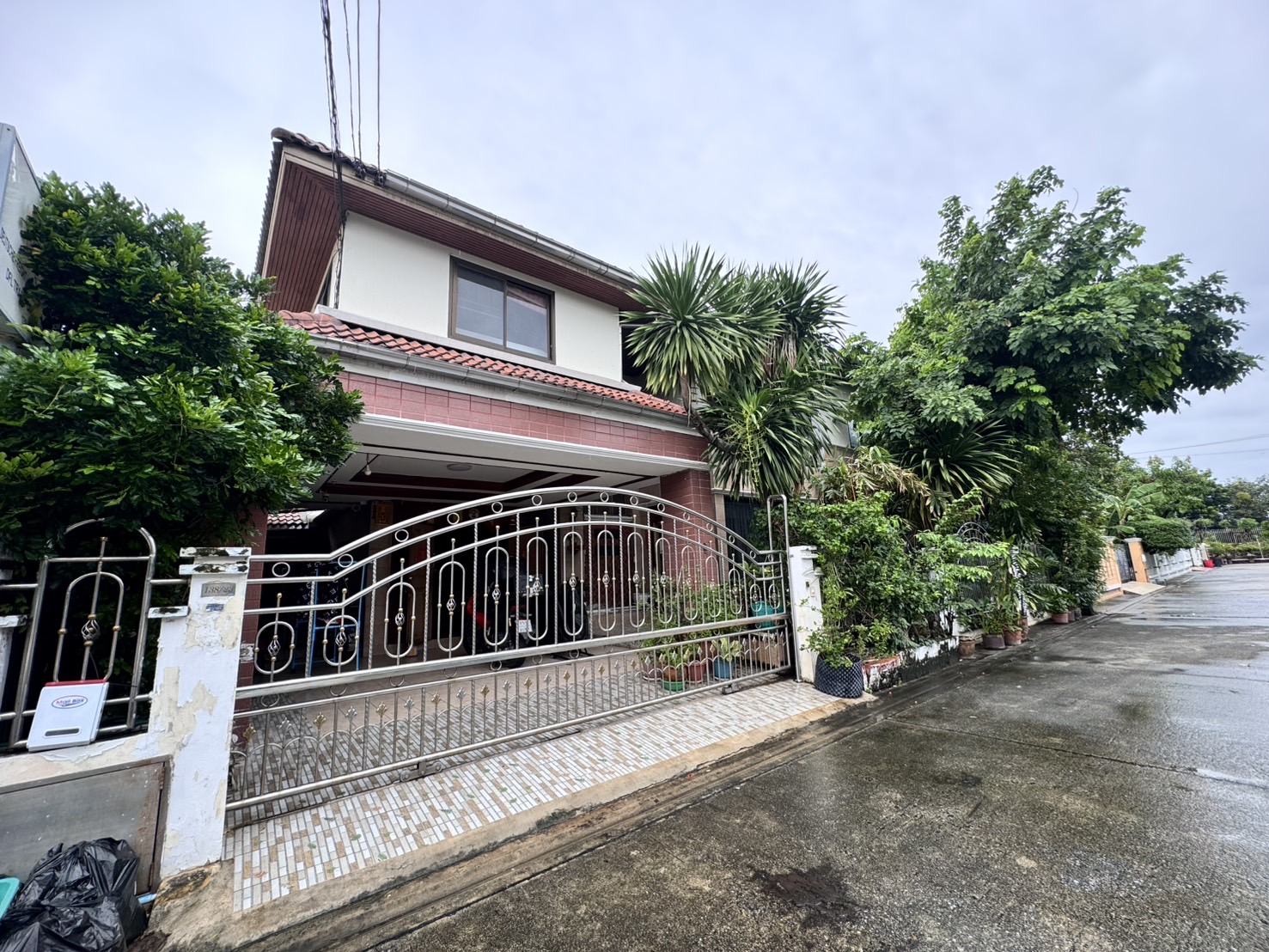 ขายบ้านเดี่ยว 2 ชั้น ในหมู่บ้านรัชดา1 (ซอยลาดพร้าว 80 แยก 24) ใกล้เซ็นทรัลอีสต์วิลล์ (N.1770)