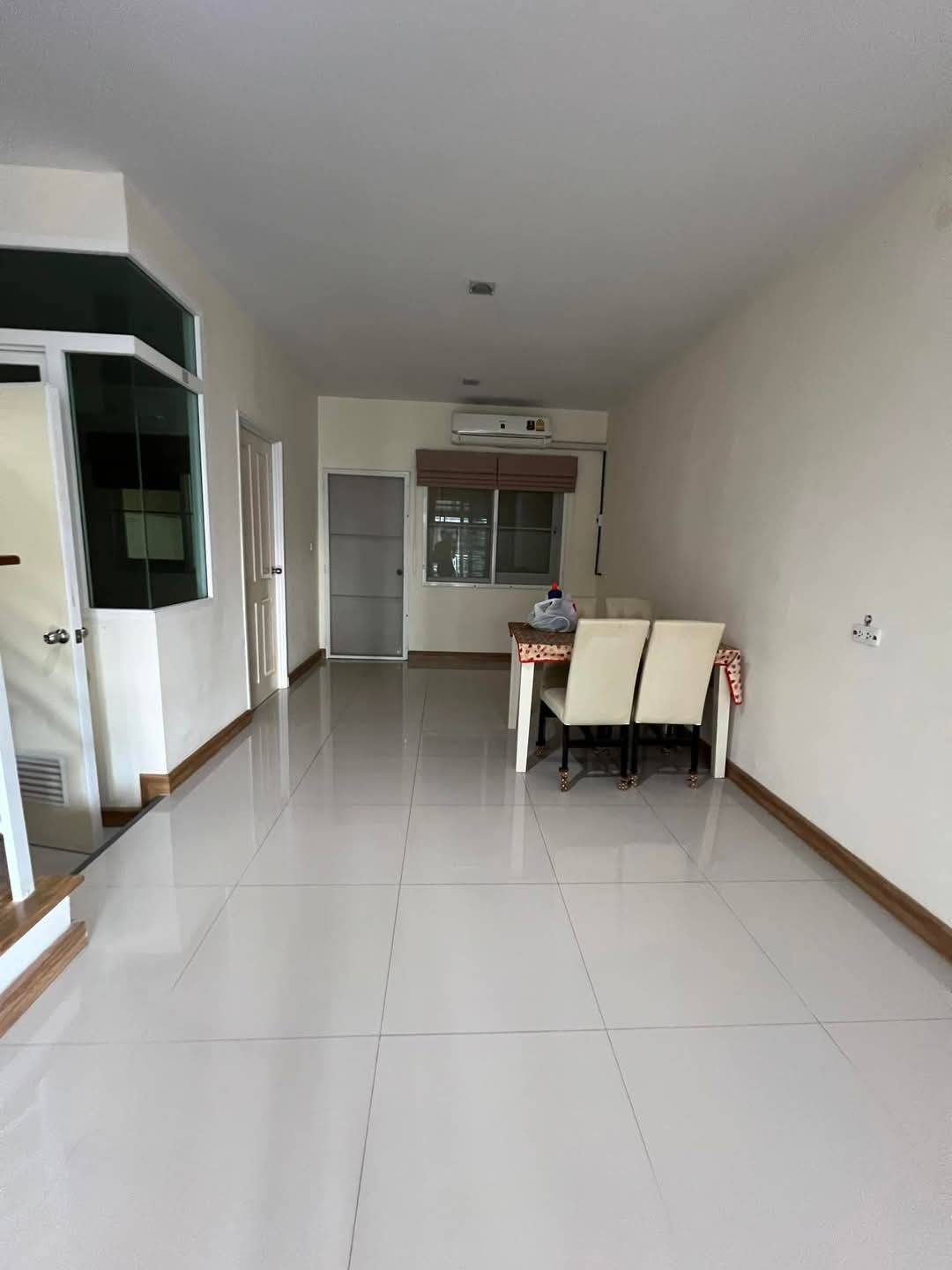 ขายทาวน์เฮ้าส์ หมู่บ้าน โกลเด้น ทาวน์ บางนา-กิ่งแก้ว บ้านหลังมุม ขายพร้อมผู้เช่า (N.1574)