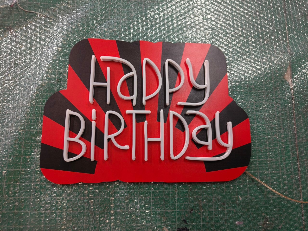 ไฟดัดนีออนเฟล็ก Happy Birthday 21x33 cm