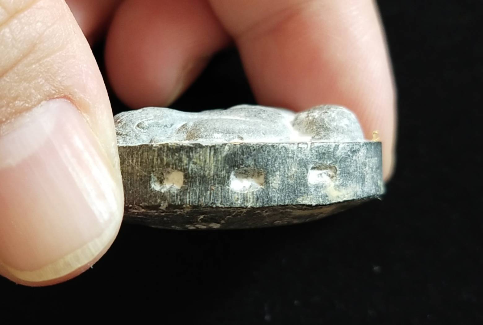 พระปิดตา รุ่นแรก หลังยันต์นะ วัดชัยมงคล ปี 2522 (หลวงปู่โต๊ะ ปลุกเสก) ตะกรุดทองคำ ๙ ดอก