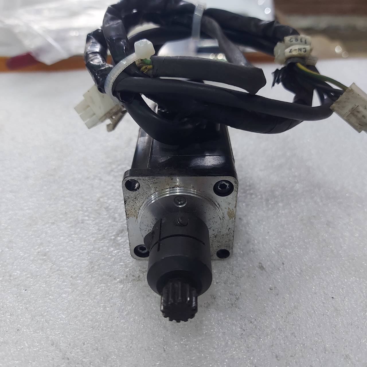 ขาย SGMJV-01ADE6S "YASKAWA" MOTOR
