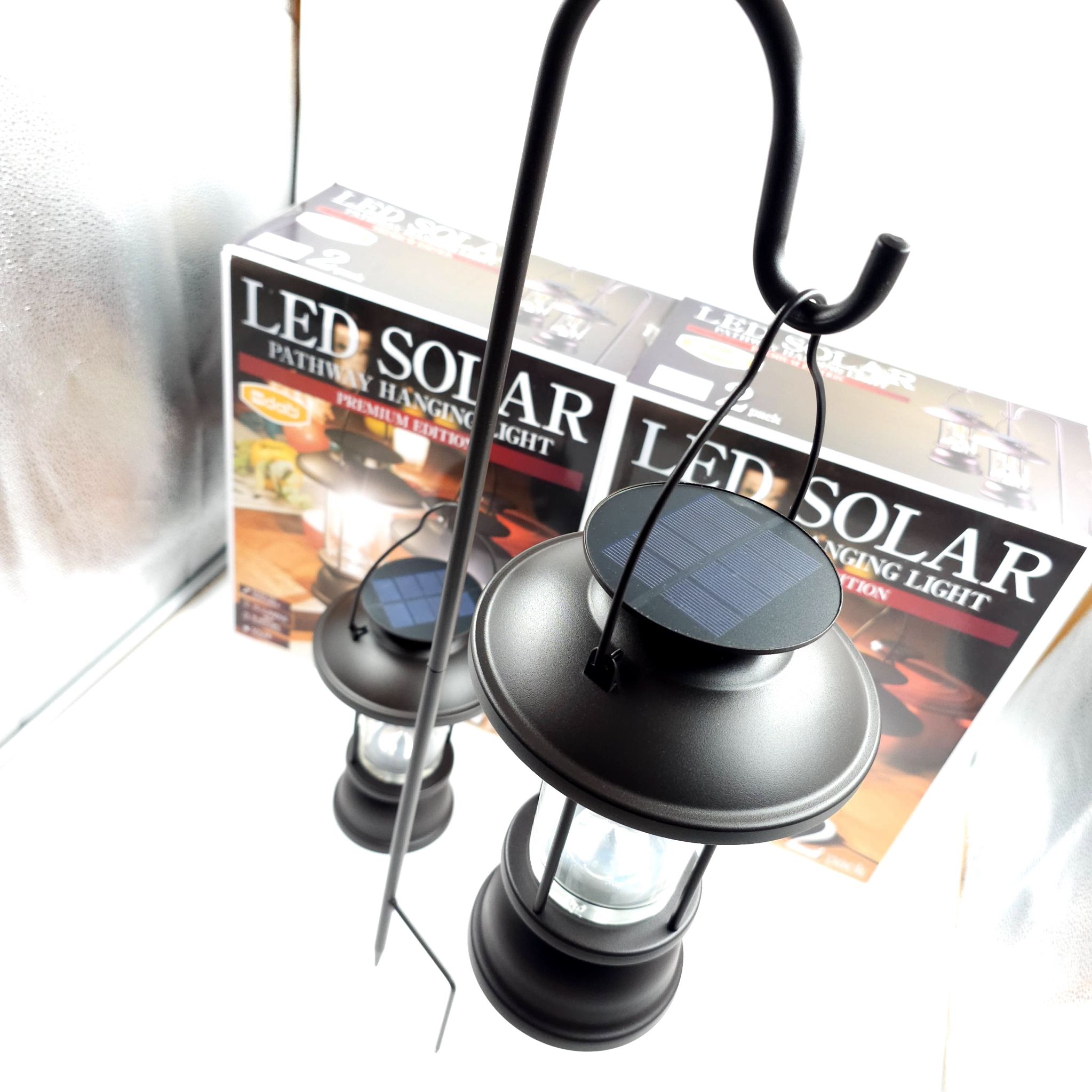 ตะเกียงโคมไฟ solar led ใช้พลังงานแสงอาทิตย์ มีเซนเซอร์ในตัว 1 กล่องมี 2 โคม