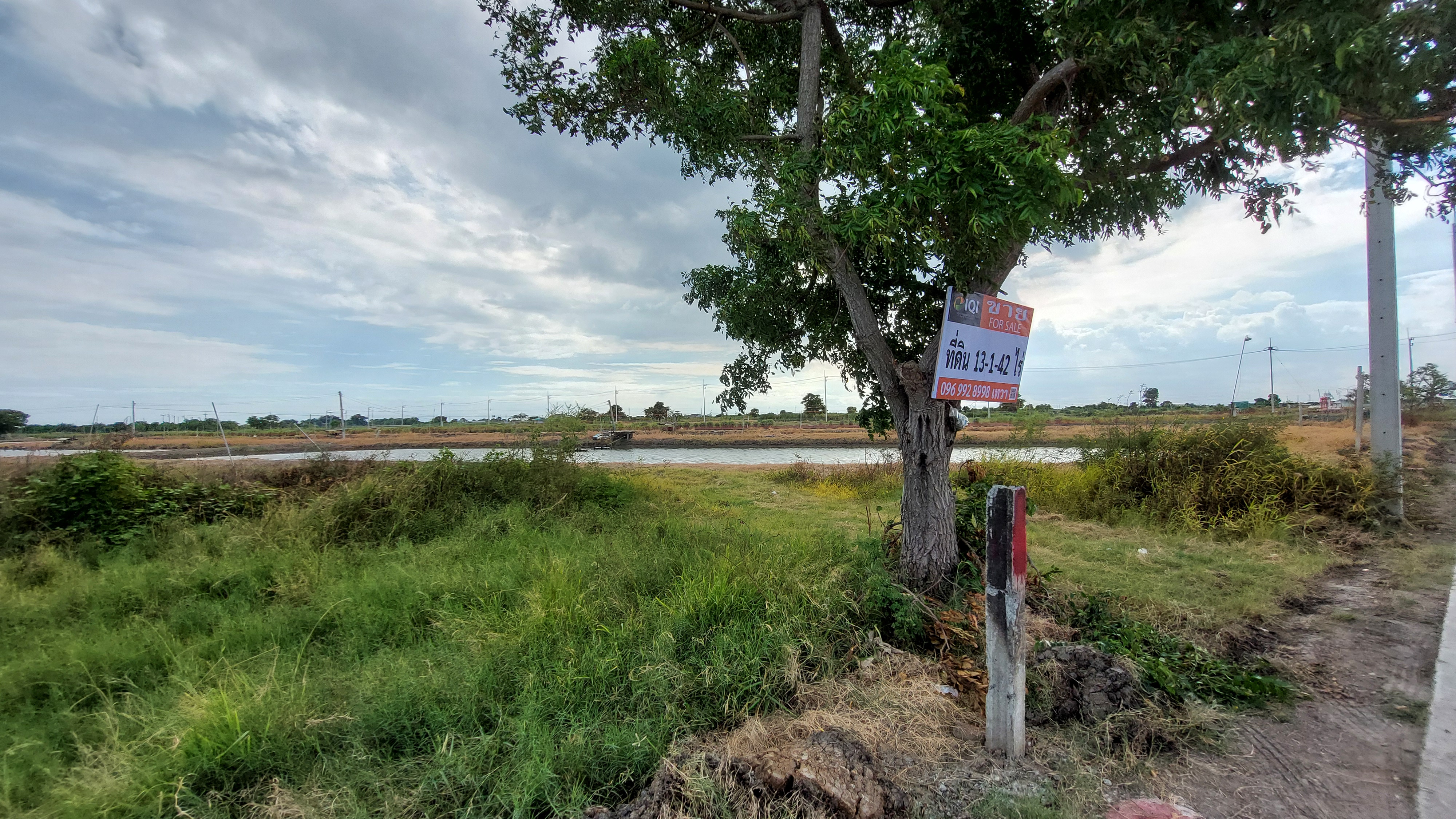 ขายที่ดิน 13-1-42 ไร่ หอมศิล ต.บางเกลือ อ.บางปะกง จ.ฉะเชิงเทรา ที่ดินแปลงสวย หน้าถนนคอนกรีต หลังติดคลองบางครกเหมาะทำร้านอาหาร, ร้านกาแฟ บ่อตกปลา เลี้ยงกุ้ง เลี้ยงปลา ทำการเกษตร หรือที่อยู่อาศัยริมน้ำ