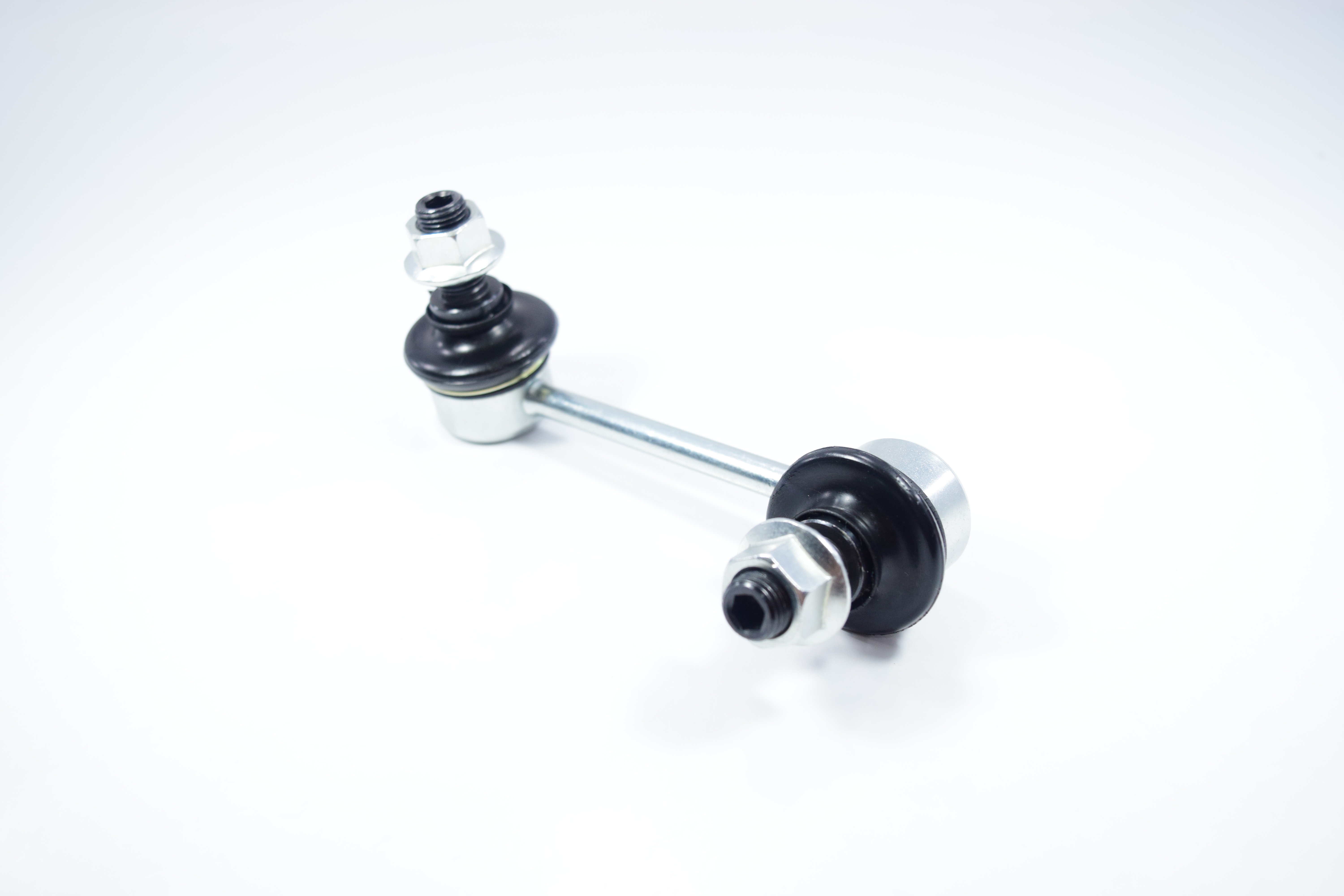 ลูกหมากกันโคลงหน้า TOYOTA LH112, LH125 โตโยต้า ตู้หัวจรวด / ขนาด ยาว A 110 mm. เกลียวเสื้อ B 12 mm. ตัวเลขบอกทิศ C 18' R, 6' L / 3L-2870 / ยี่ห้อ 333 (1คู่ 2 ตัว) (STABILIZER LINK FRONT) (ซ้าย / ขวา)