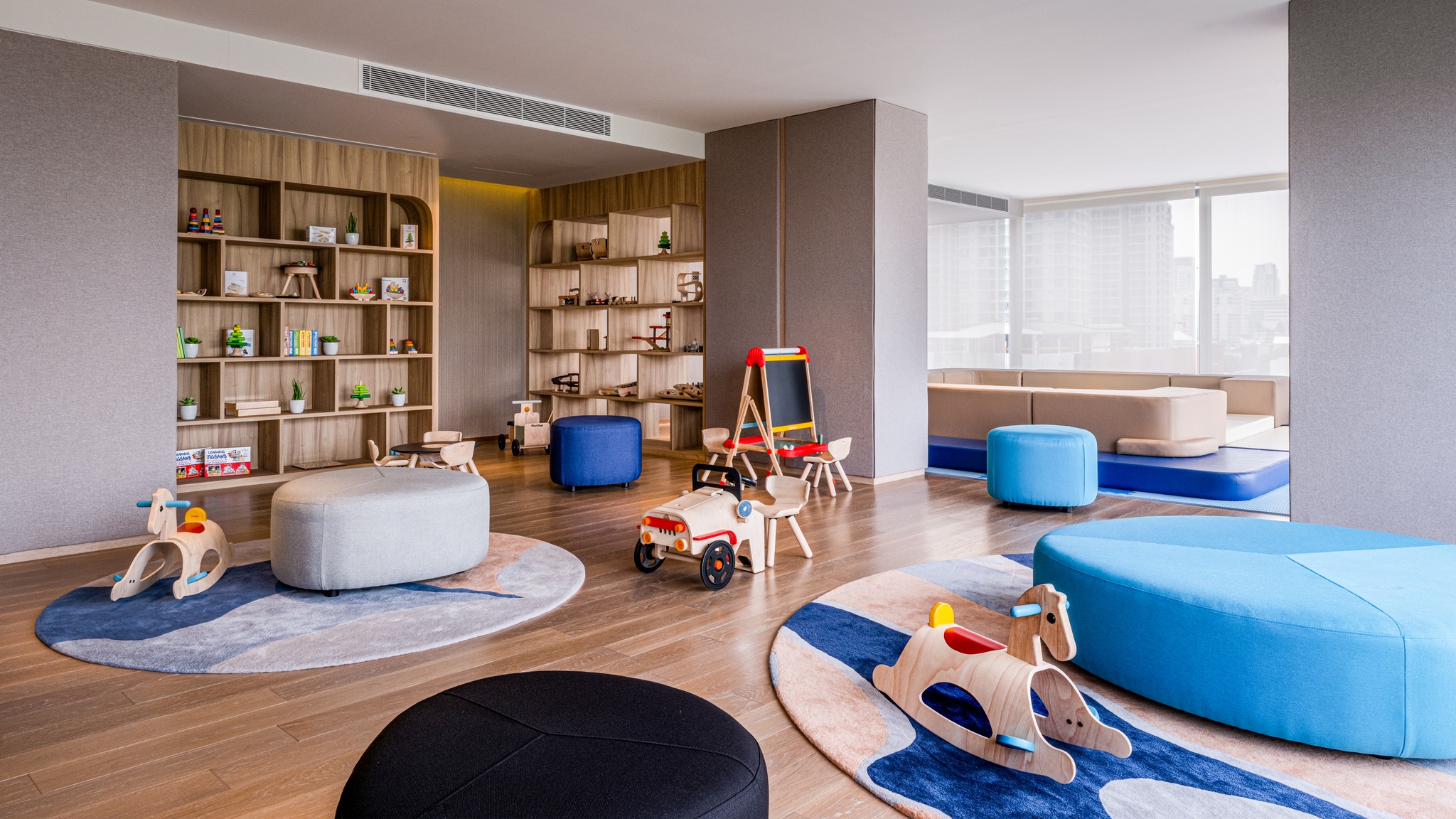 Cloud Thonglor–Phetchaburi Condominium Experience and prove for yourself the true value of location, luxury, and lifestyle — a high-end condominium offering over 4,000 sq.m. of full-facility common areas, the most comprehensive in this district.