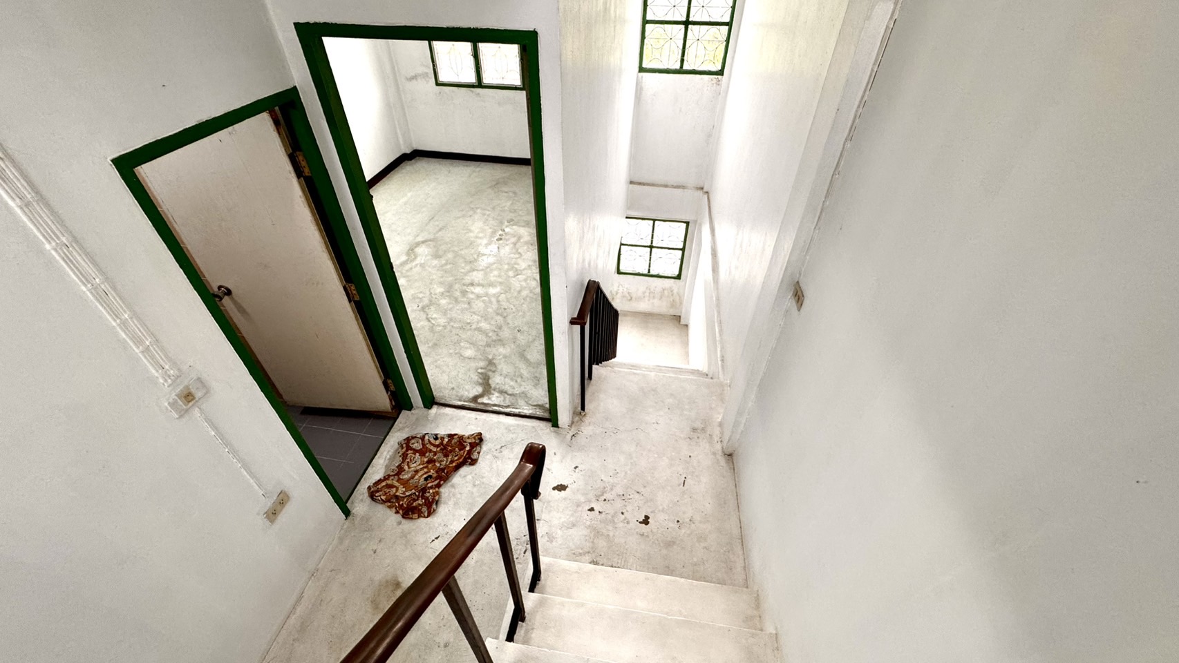 ขายอาคารพาณิชย์ 2.5 ชั้น หมู่บ้านบัวทองธานีพาร์ค บางบัวทอง 2ห้องนอน 2 ห้องน้ำ 20 ตารางวา นนทบุรีทำเลบางบัวทอง ราคา : 1,700,000 บาท