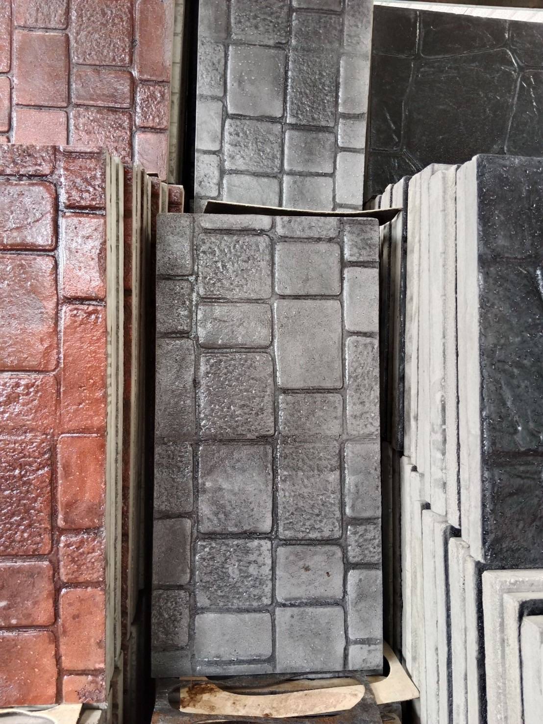 แผ่นปูทางเท้าพิมพ์ลาย แบบยาว โทนสีเทา