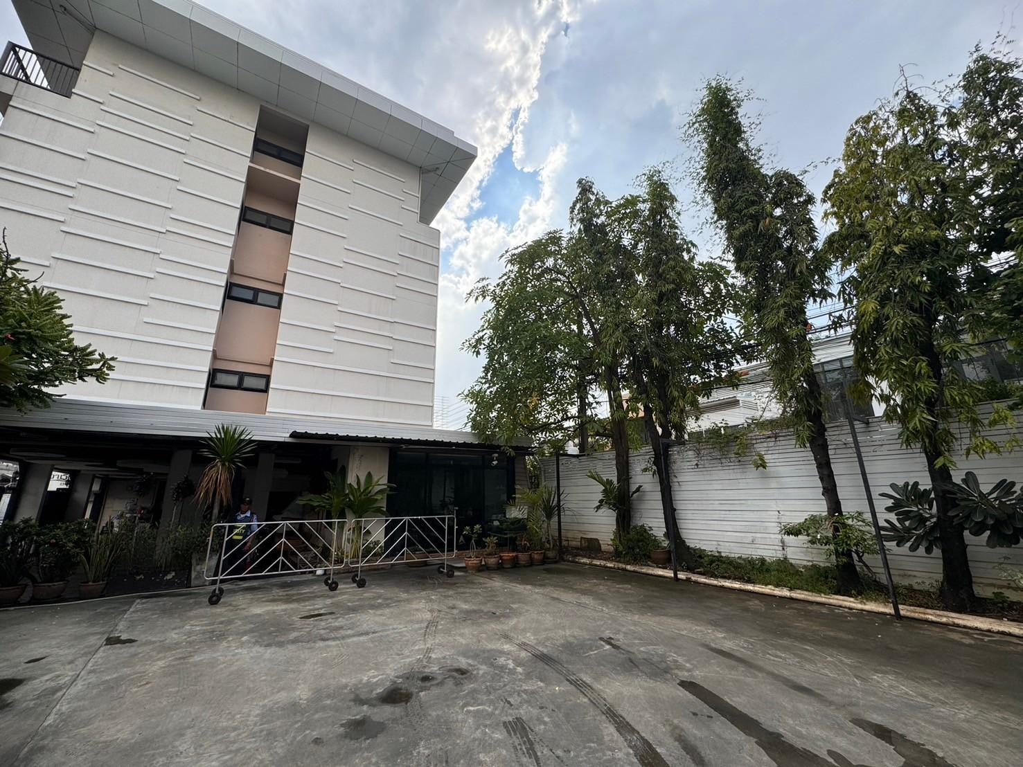 ให้เช่าอาคารพาณิชย์ 5 ชั้น ซอยเอกมัย 12 พร้อมลิฟท์ ใกล้บิ๊กซี เอกมัย (N.1396)