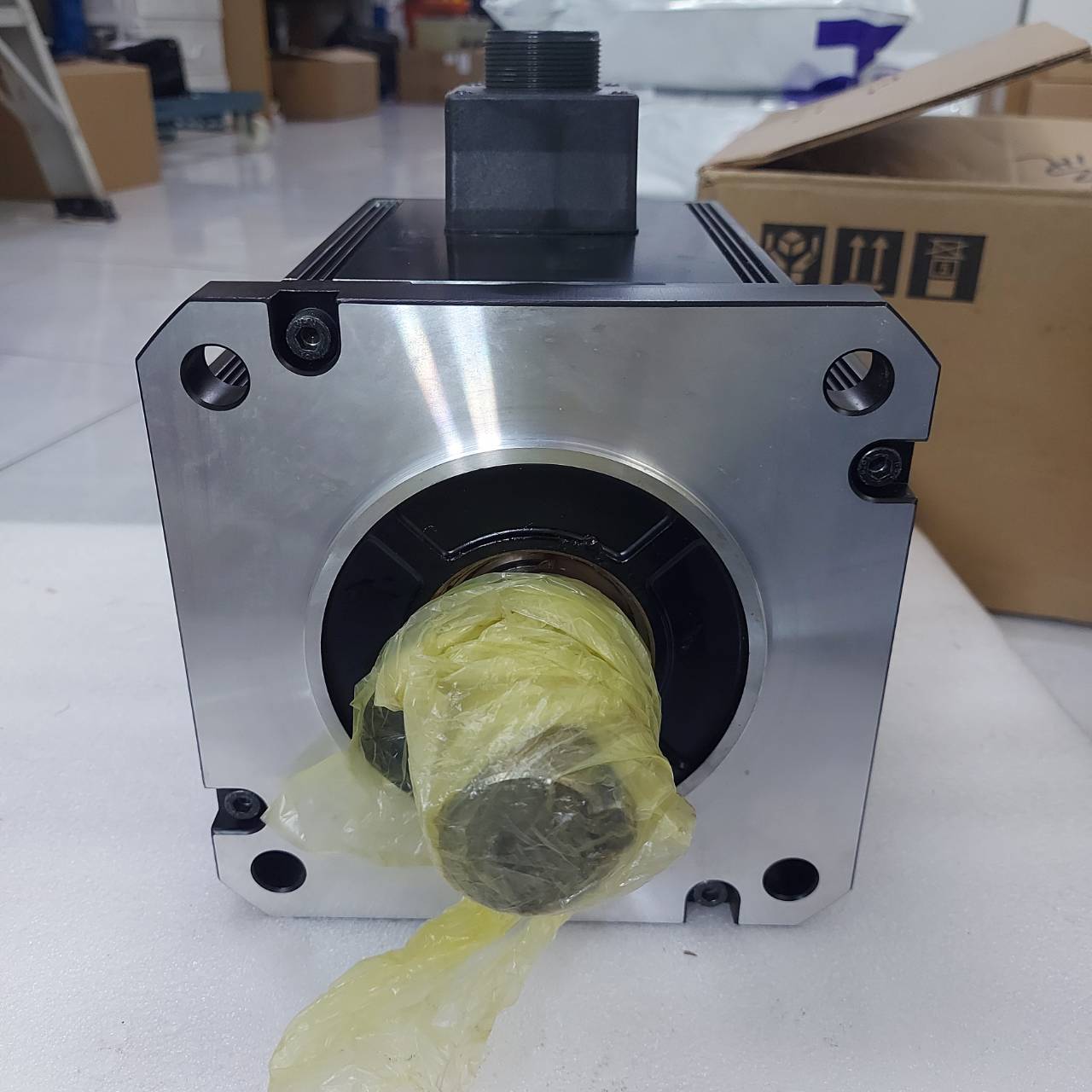 SERVO MOTOR "OMRON" รุ่น R88M-K5K020F-S2-Z