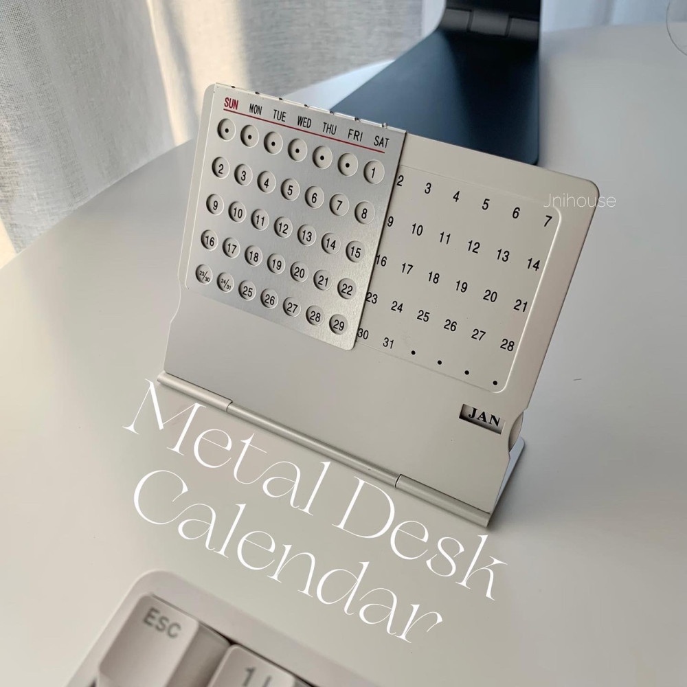 [พร้อมส่ง] Jnihouse : ปฏิทินโลหะตั้งโต๊ะขนาดเล็ก Metal Desk Calendar ขนาด 10.5x8.5 cm