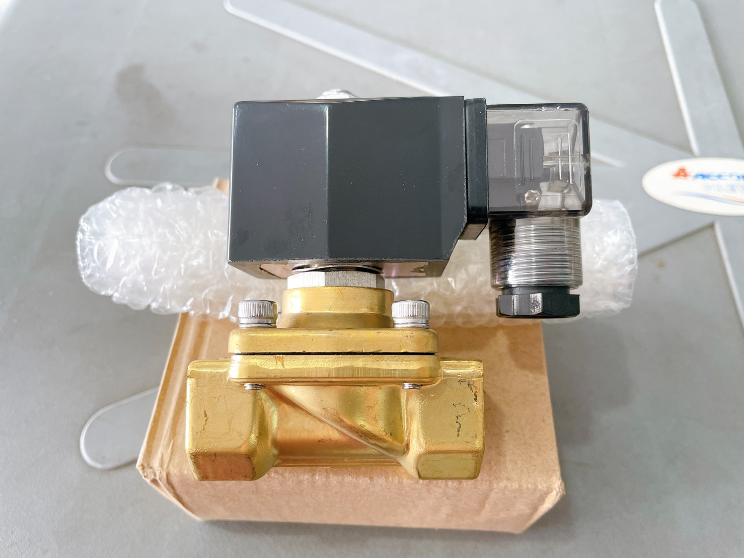 Victory woman โซลินอยด์วาล์วทองเหลือง 1/2 นิ้ว 220VAC