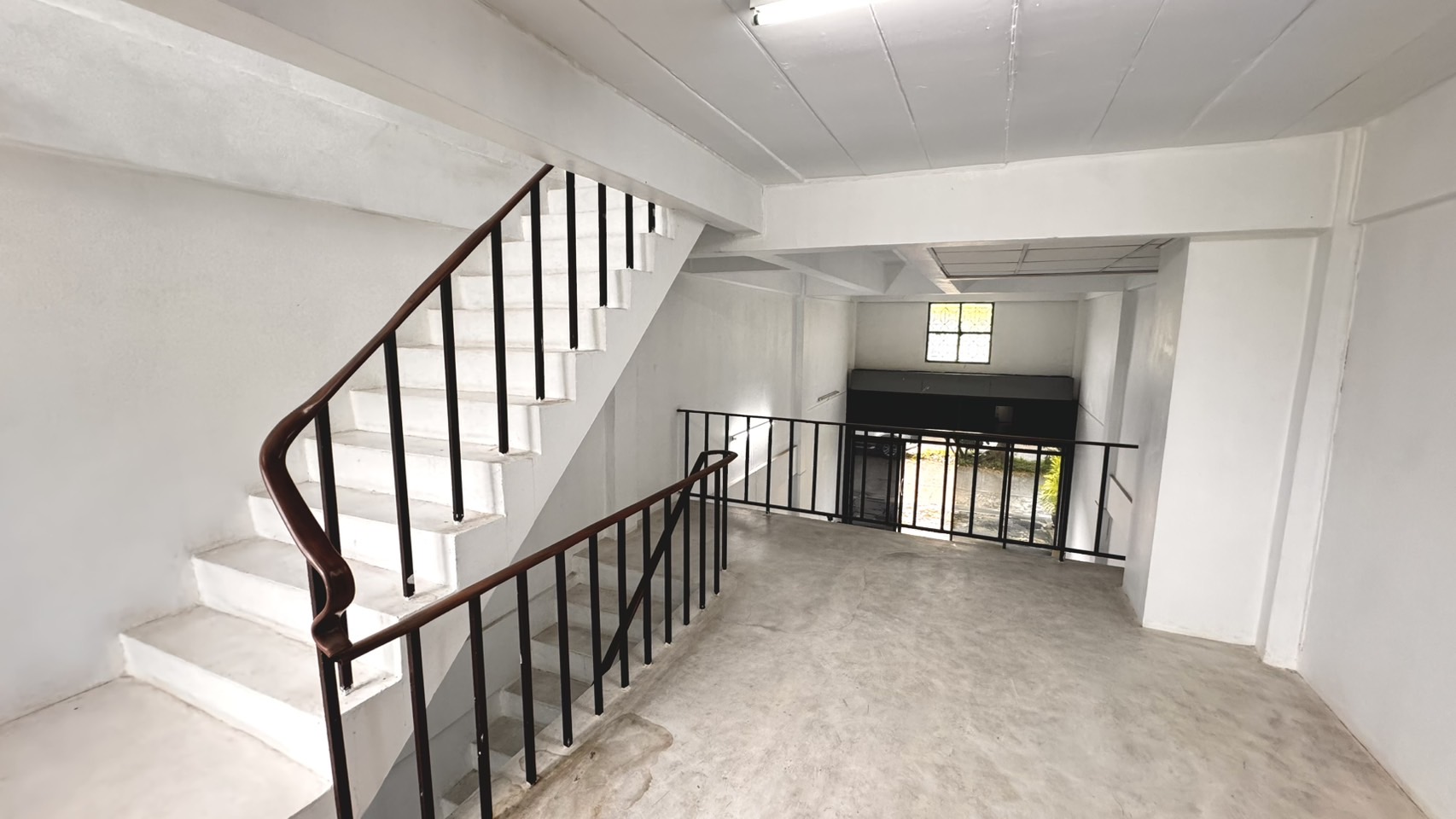 ขายอาคารพาณิชย์ 2.5 ชั้น หมู่บ้านบัวทองธานีพาร์ค บางบัวทอง 2ห้องนอน 2 ห้องน้ำ 20 ตารางวา นนทบุรีทำเลบางบัวทอง ราคา : 1,700,000 บาท