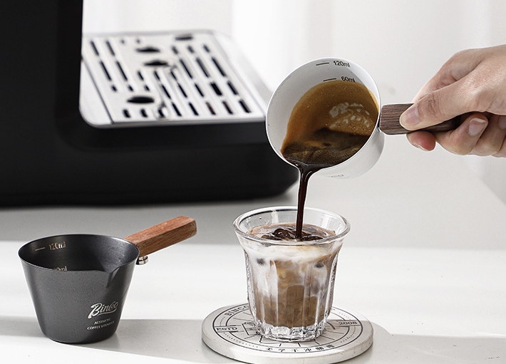 ตวงสแตนเลสขนาด 120 ml ด้ามจับไม้แข็งแรง