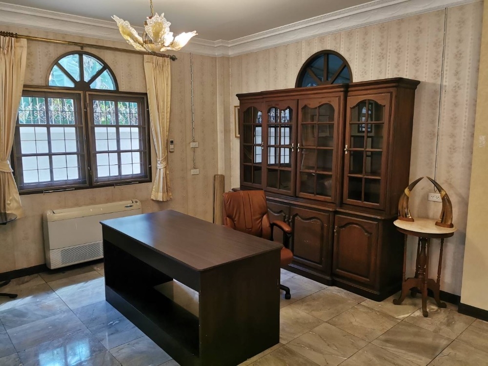 ให้เช่าบ้านเดี่ยวหรูคลาสสิค พร้อมห้องออฟฟิศ กลางลาดพร้าว 130 (N.1113)