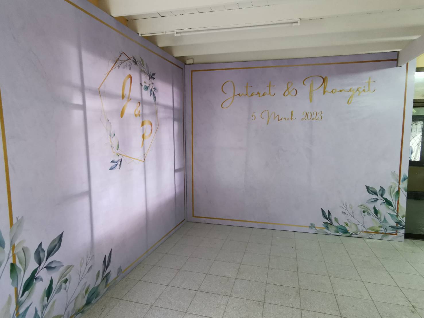 งานติดตั้งไวนิล ขึงโครงไม้ ขนาด 304x250cm. ขนาด 308x250cm.