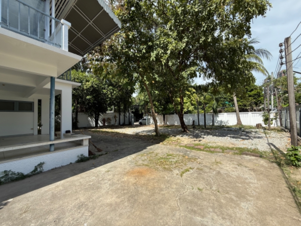 ให้เช่า บ้านเดี่ยว 2 ชั้น สุขุมวิท63 (ซอยเอกมัย15) เขตวัฒนา 232ตารางวา ใกล้บิ๊กซีเอกมัย (N.1537)