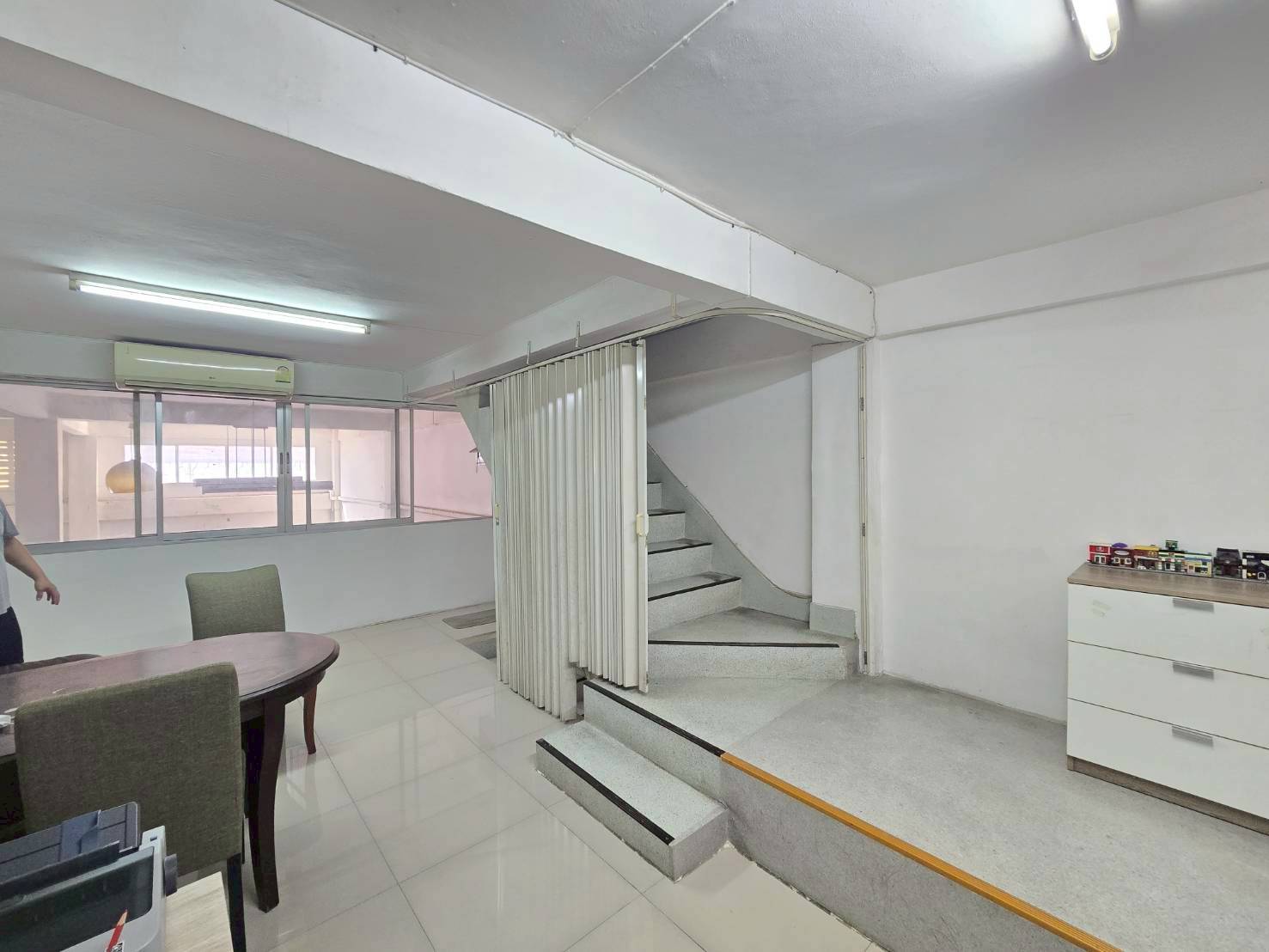 ให้เช่าอาคารพาณิชย์ 2คูหา ทำเลสวยเข้าออกหลายทาง เอกมัย สุขุมวิท71 เหมาะทำโฮสเทล (N.1912)