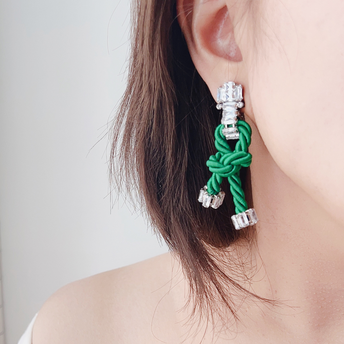 Knot earrings ต่างหูเชือก สีเขียว ต่างหูคลิป ก้านเงินแท้ น้ำหนักเบา UA1003-02 Unreasonable Accessories