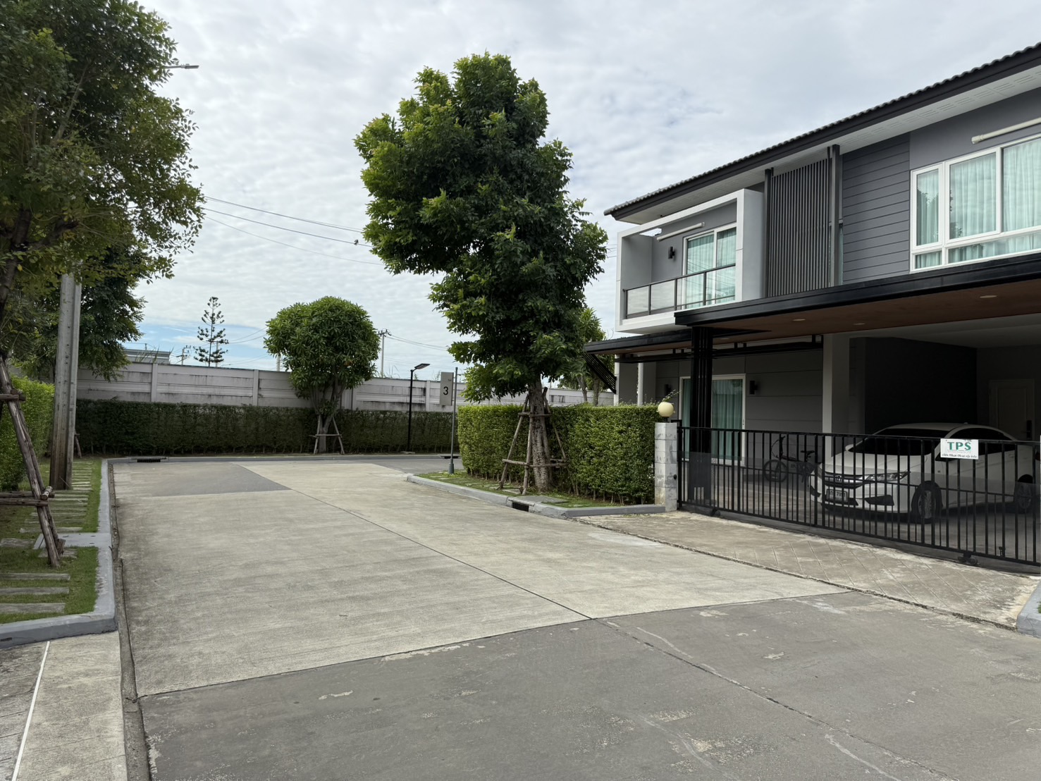 ขายบ้านดี่ยว Centro บางนา-วงแหวน 4ห้องนอน 3ห้องน้ำ ขนาด 56.5 ตารางวา พื้นที่ใช้สอย 190 ตารางเมตร 4 ห้องนอน ข้างบน 3 ห้องนอน ห้องนอน ข้างล่าง 1 ห้องนอน 3 ห้องน้ำ