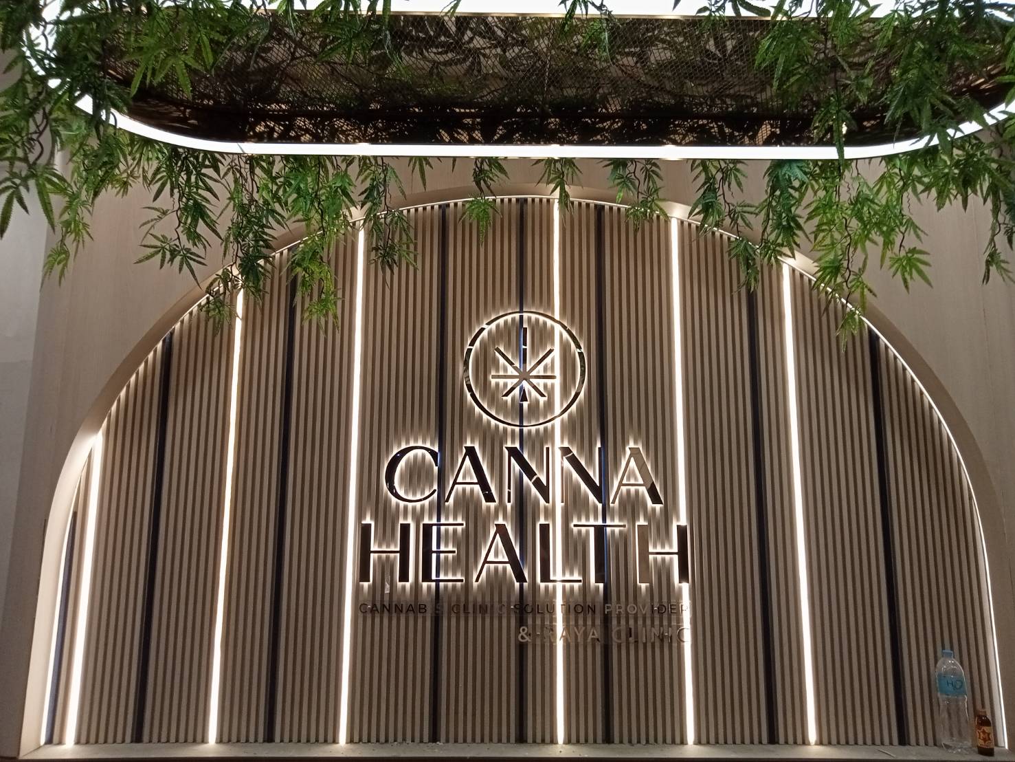 #ป้ายอักษรไฟออกหลัง