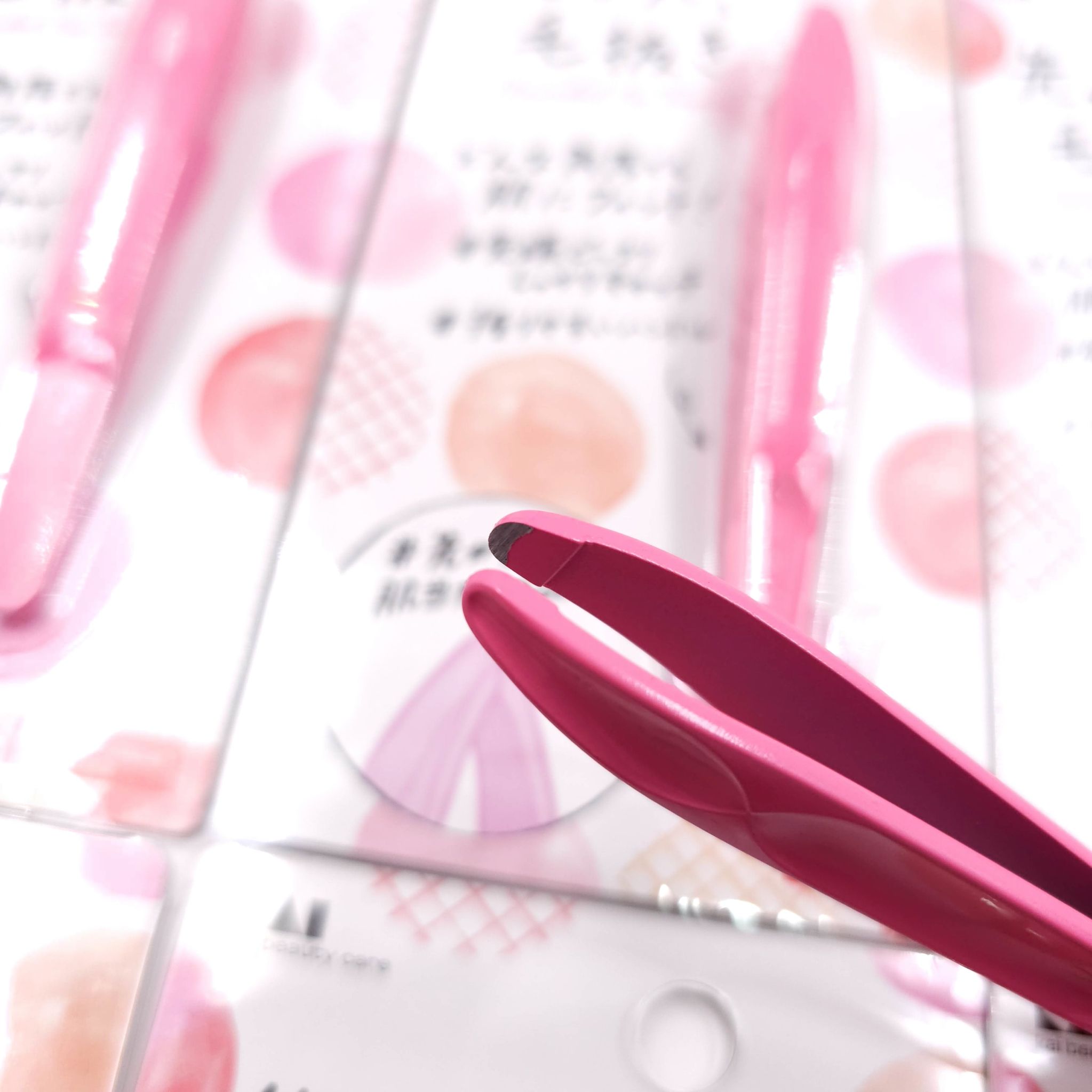 Kai rounded tip tweezer แหนบหัวมนจาก kai