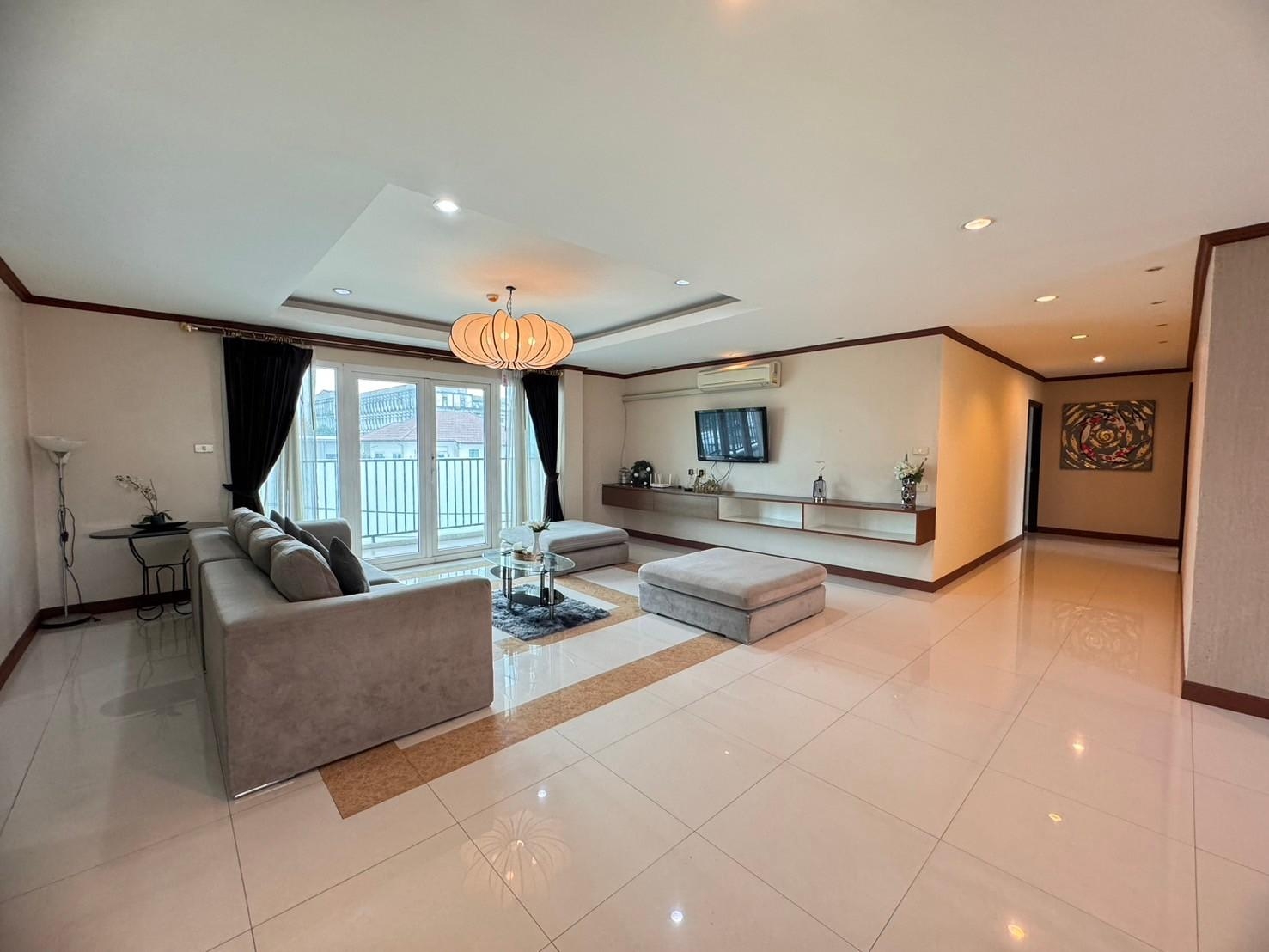 ให้เช่าอาคารพาณิชย์ 5 ชั้น ซอยเอกมัย 12 พร้อมลิฟท์ ใกล้บิ๊กซี เอกมัย (N.1396)