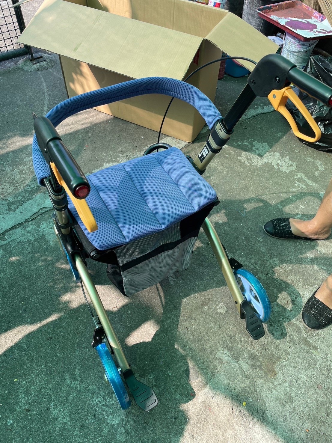 รถเข็นช่วยพยุงเดิน แบรนด์จากประเทศญี่ปุ่น Matsunaga รุ่น MV100 (歩行器 ) น้ำหนักเบา พกพาสะดวก นั่งสบาย พับเก็บได้ (Best Seller)