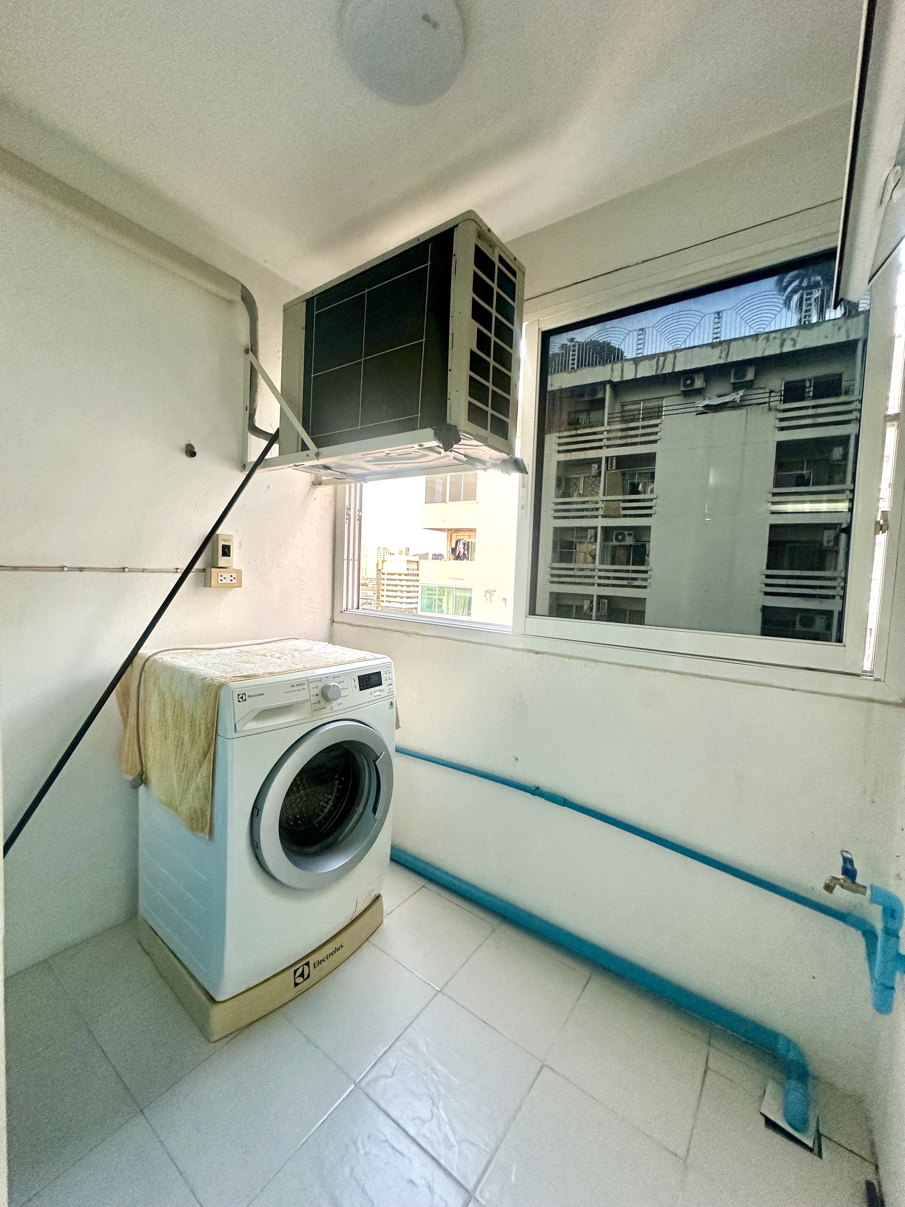 ขายคอนโด Royal Tower 3 (รอแยล ทาวเวอร์ 3) ซอย อินทามระ 25 ห้อง Studio ขนาด 30.88 ตร.ม. ชั้น 11 ระเบียงหัน ฝั่งตะวันออก วิว ถนนวิภาวดีรังสิต