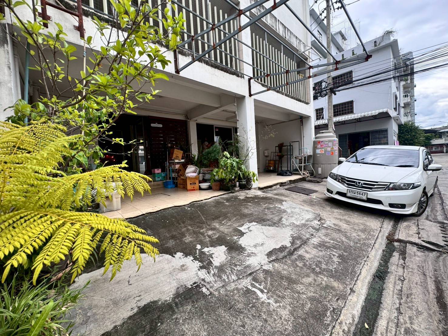 ให้เช่าอาคารพาณิชย์หลังมุม 2 คูหา 4 ชั้น ถนนอุดมสุข ทำเลดี (N.1865)