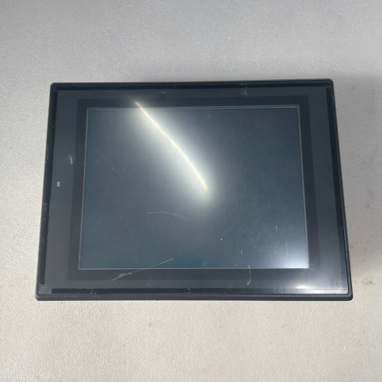 LCD TOUCH SCREEN " KEYENCE " MODEL : VT3-V8