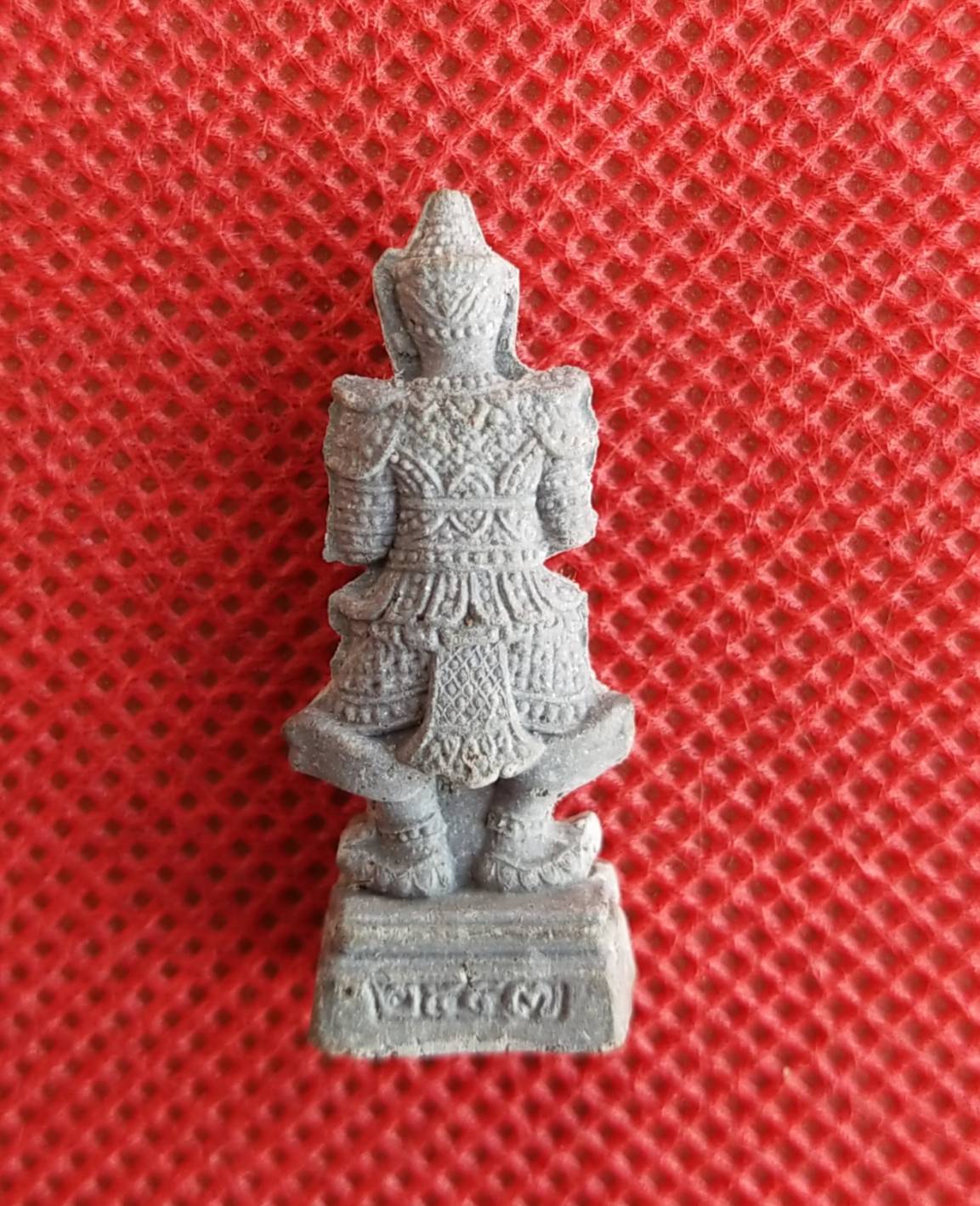 ท้าวเวสสุวรรณ เนื้อผงตะเคียน รุ่นแรก หลวงพ่อพูล วัดไผ่ล้อม ปี 2547