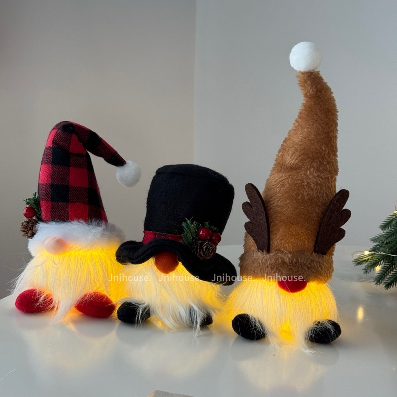 [พร้อมส่ง] Jnihouse : ตุ๊กตาโนม 3 ตัว (Xmas Gnome) เปิดไฟได้