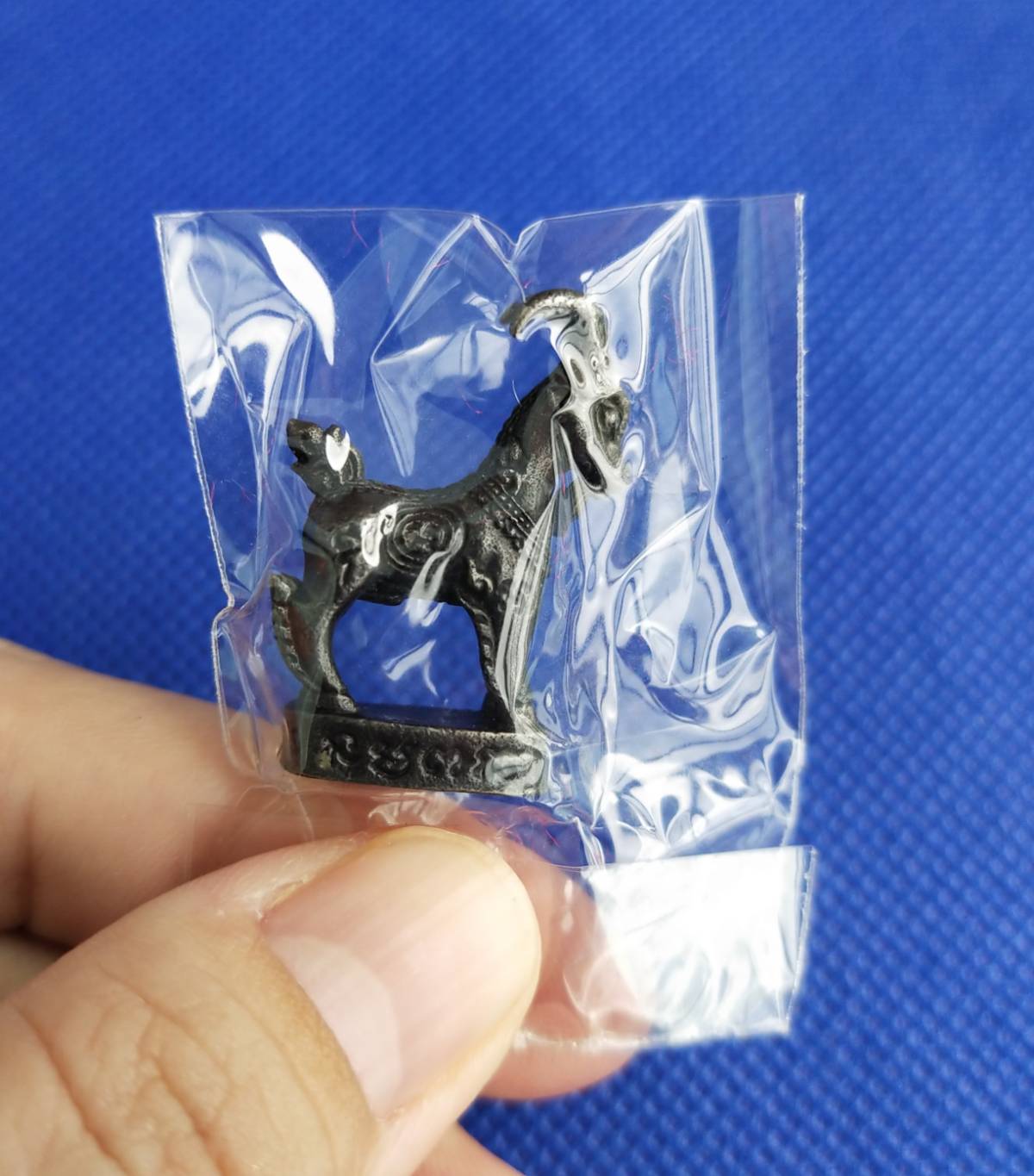 เครื่องรางแพะมหามงคล ❇เนื้อเหล็กน้ำพี้ เลข2 (ฝังตะกรุดทองคำ 1ดอก) ❇สร้าง49 ตัว [หลวงพ่อรักษ์ อนาลโย วัดสุทธาวาส วิปัสสนา จ.พระนครศรีอยุธยา]