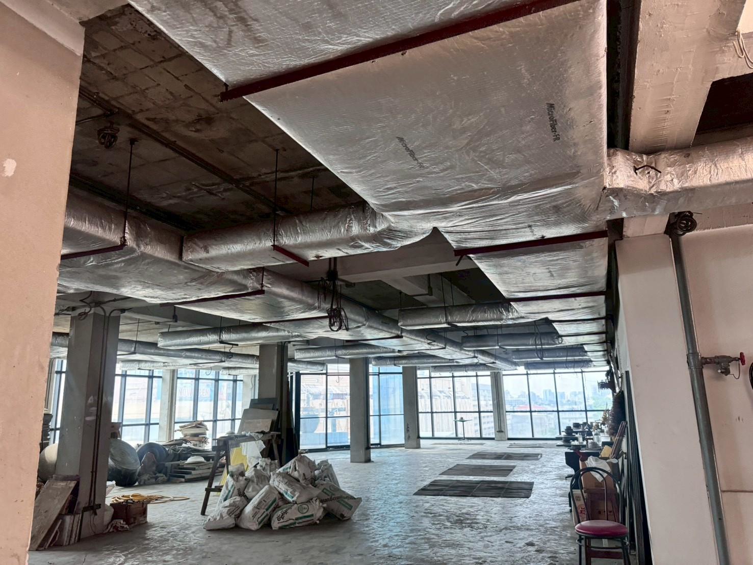 ให้เช่าพื้นที่สำนักงาน ชั้น 4 อาคารโล่งสวย เหมาะทำธุรกิจ ติดถนนรามคำแหง (N.1922)