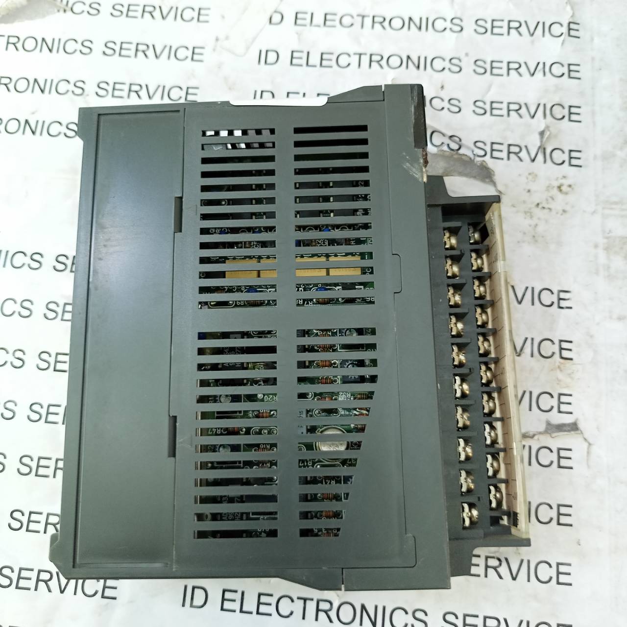 PLC " IDEC " MODEL : PF3S-DA121
